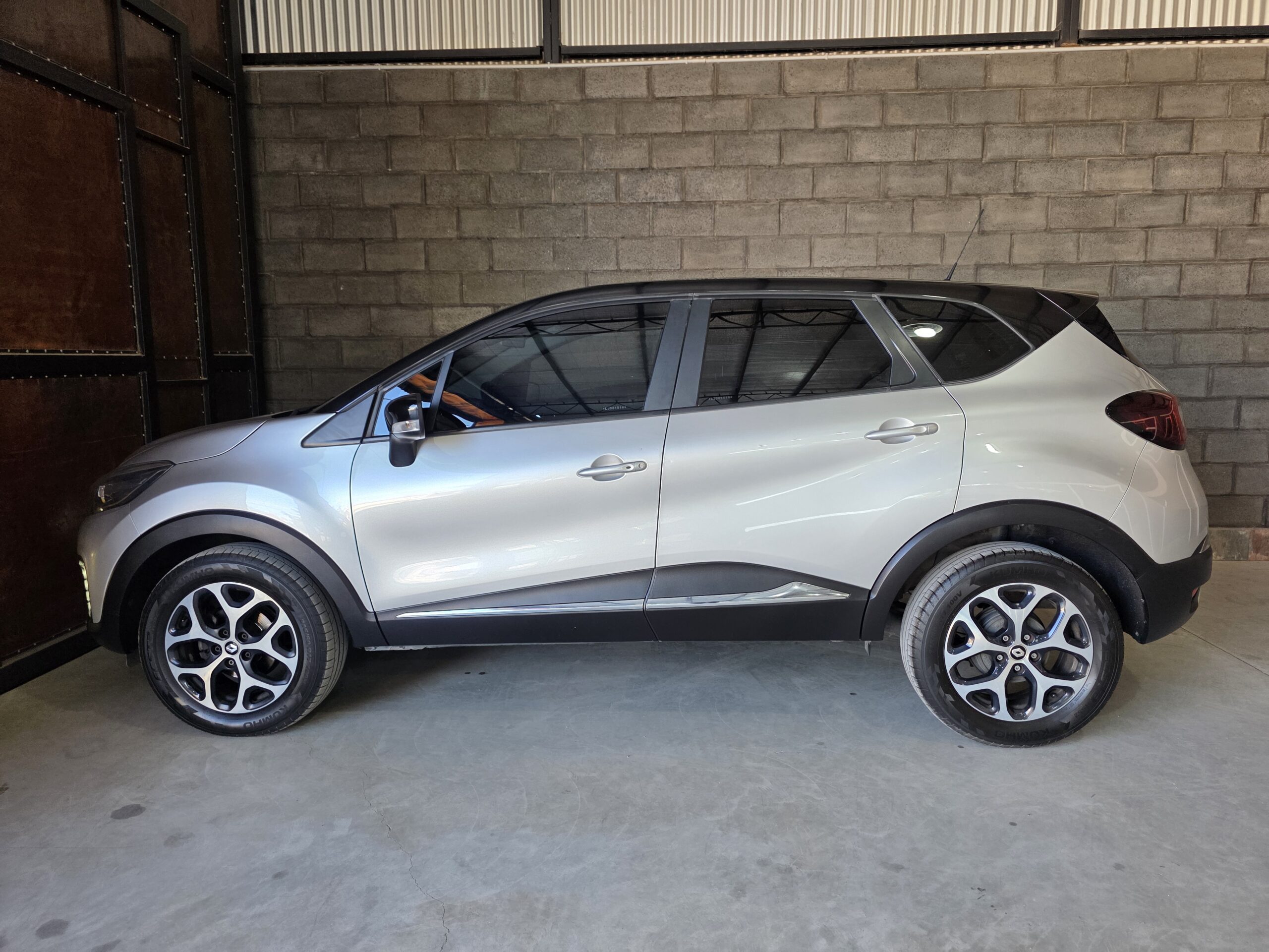 
								Renault Captur full									