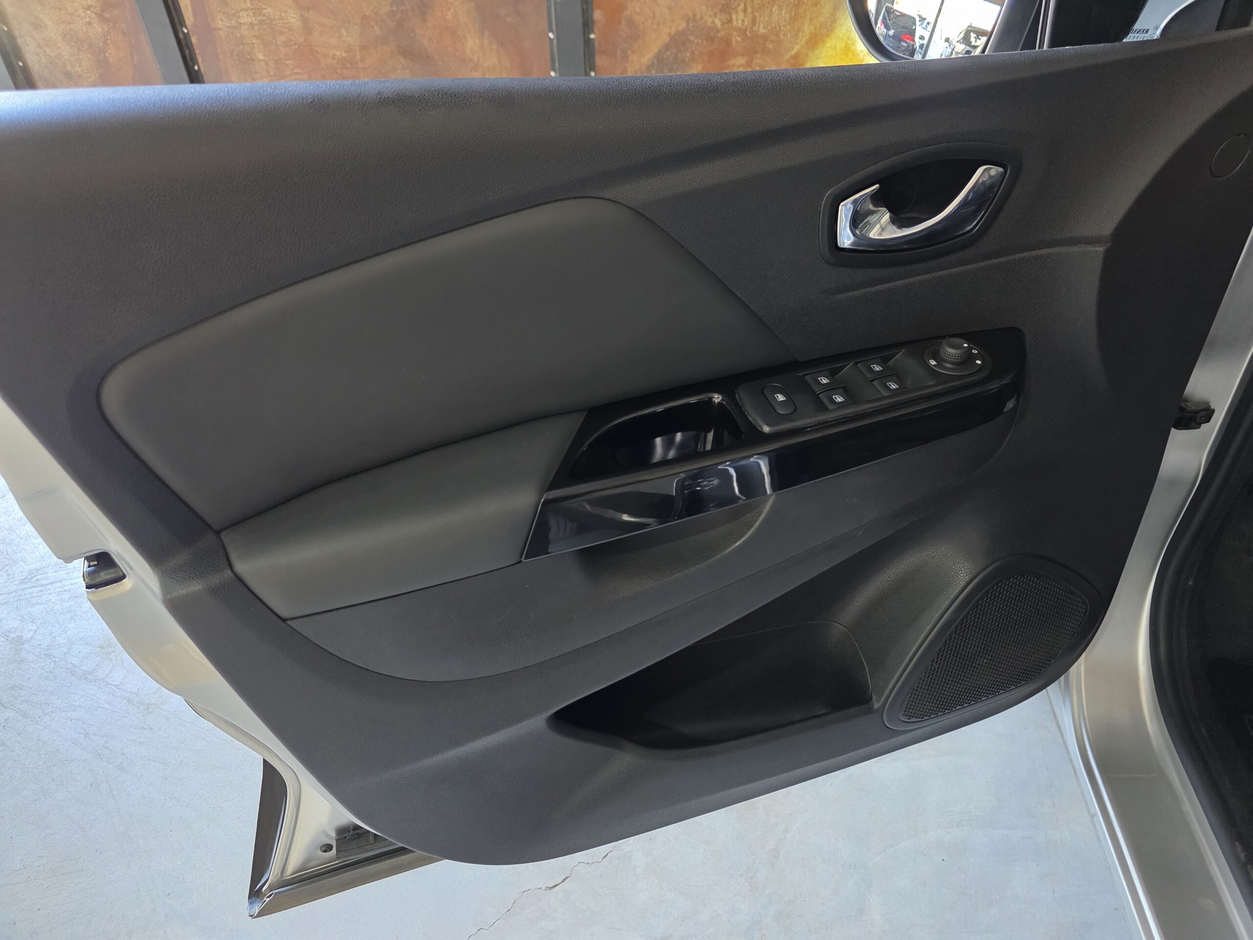 
								Renault Captur full									