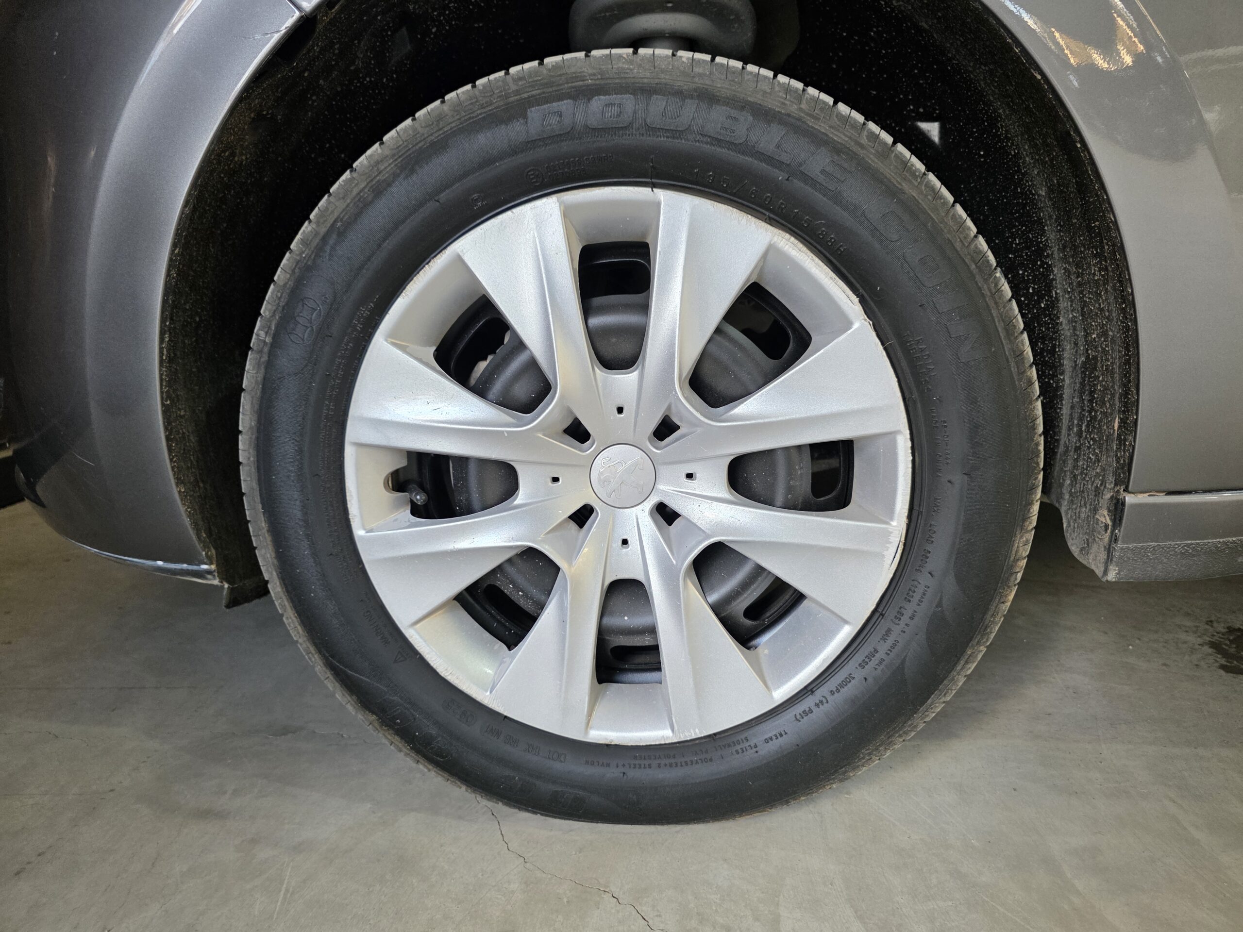 
								Peugeot 208 full									