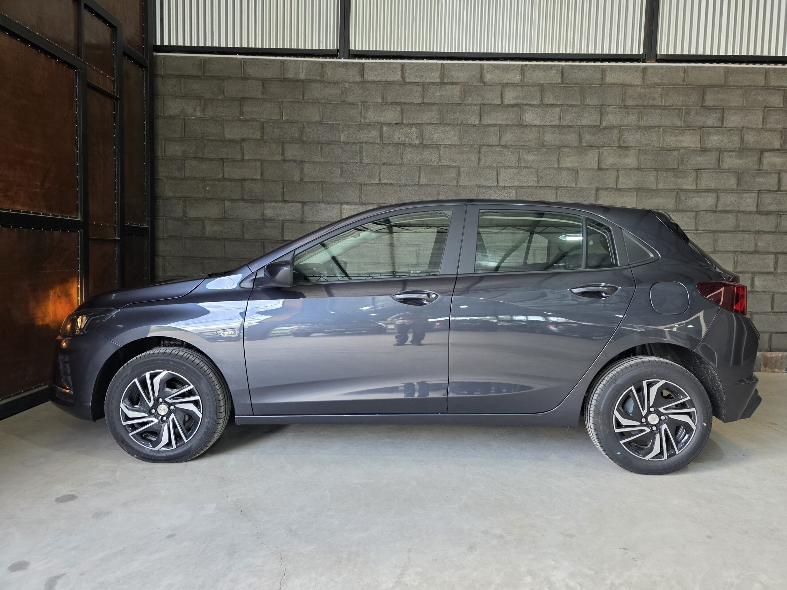 
								Chevrolet Onix full									
