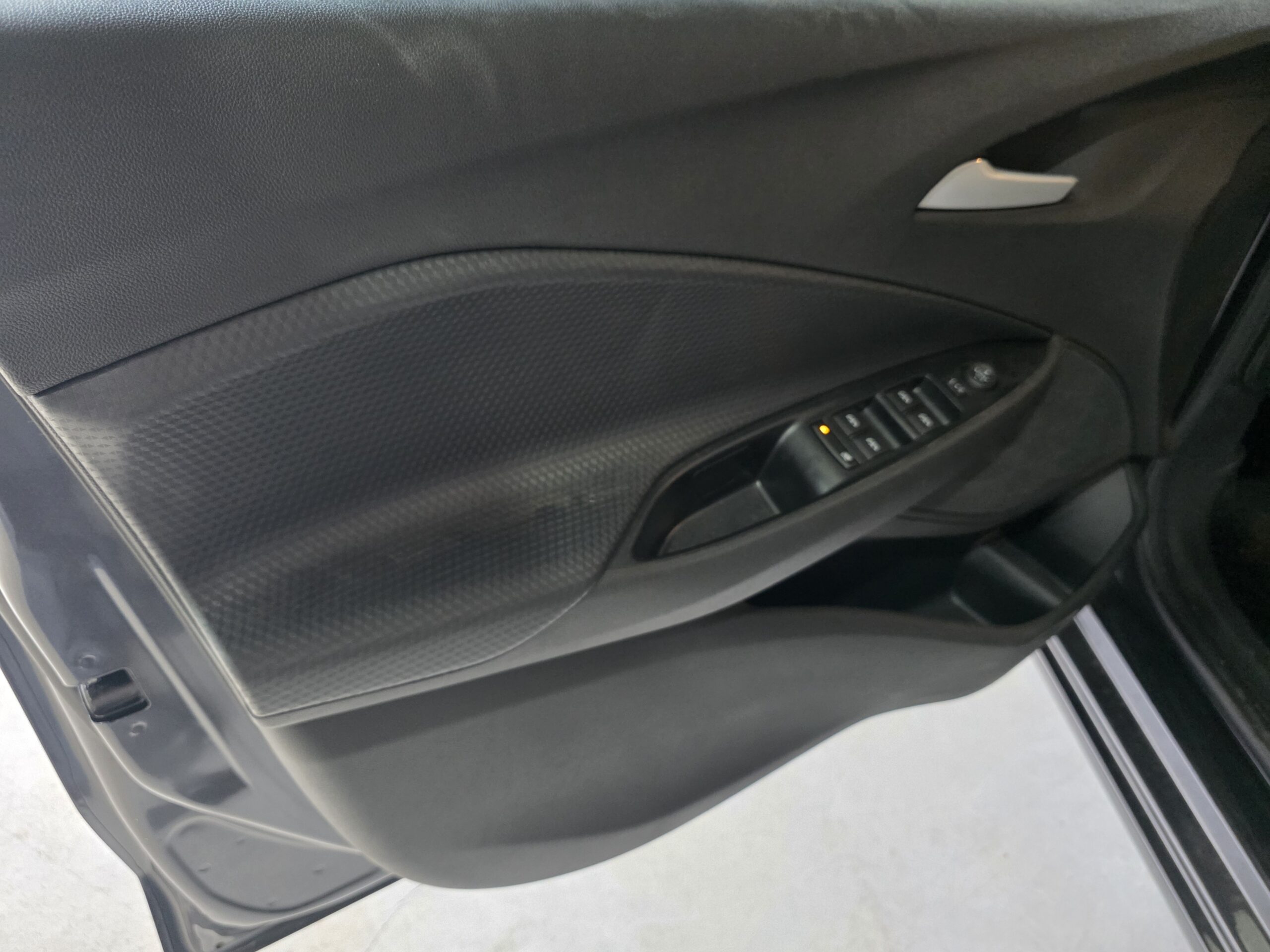 
								Chevrolet Onix full									
