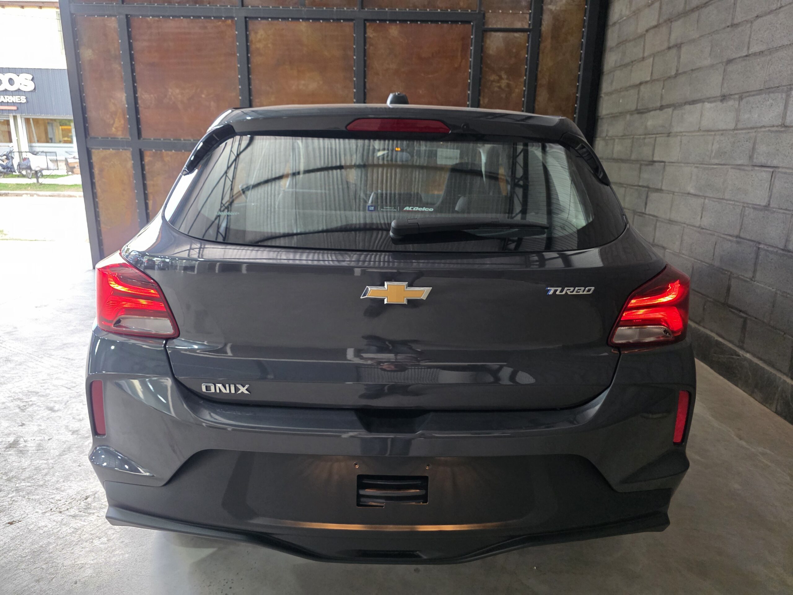 
								Chevrolet Onix full									