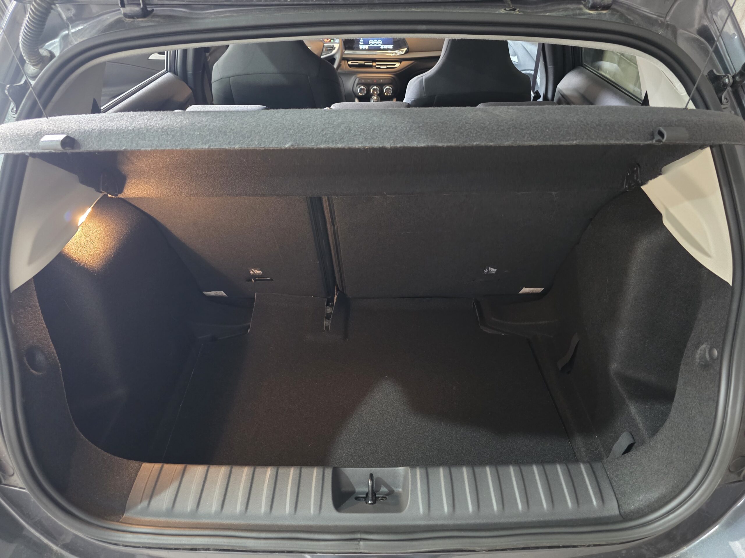 
								Chevrolet Onix full									