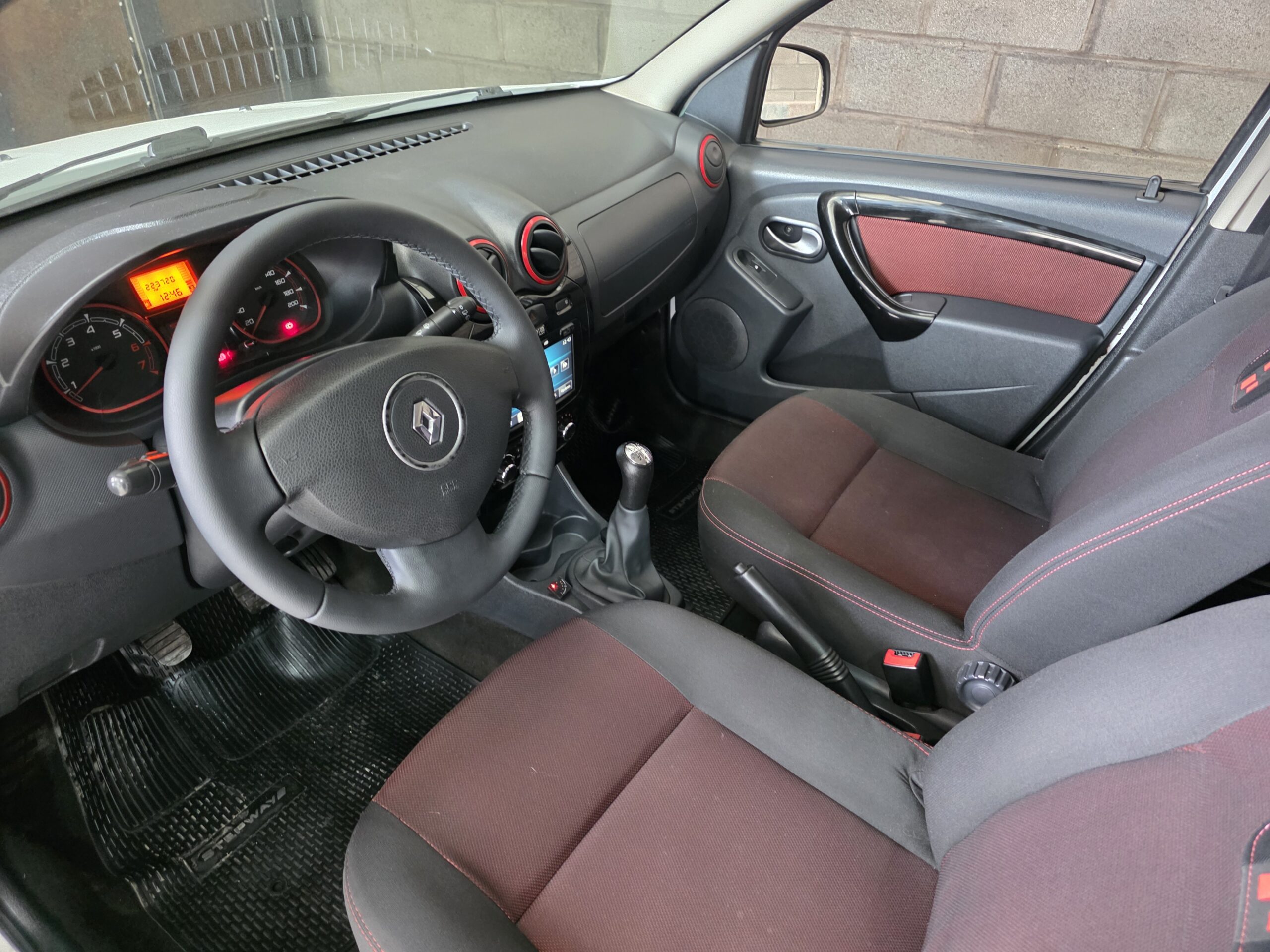 
								Renault Sandero Stepway full									