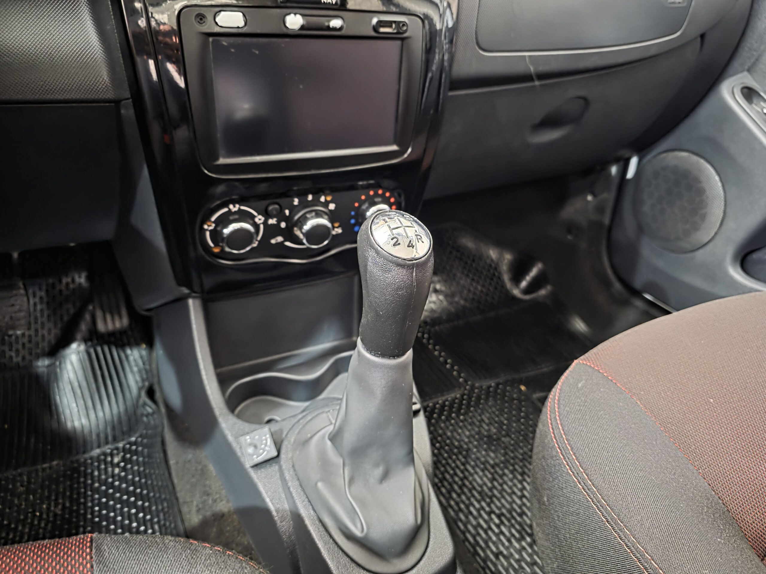 
								Renault Sandero Stepway full									