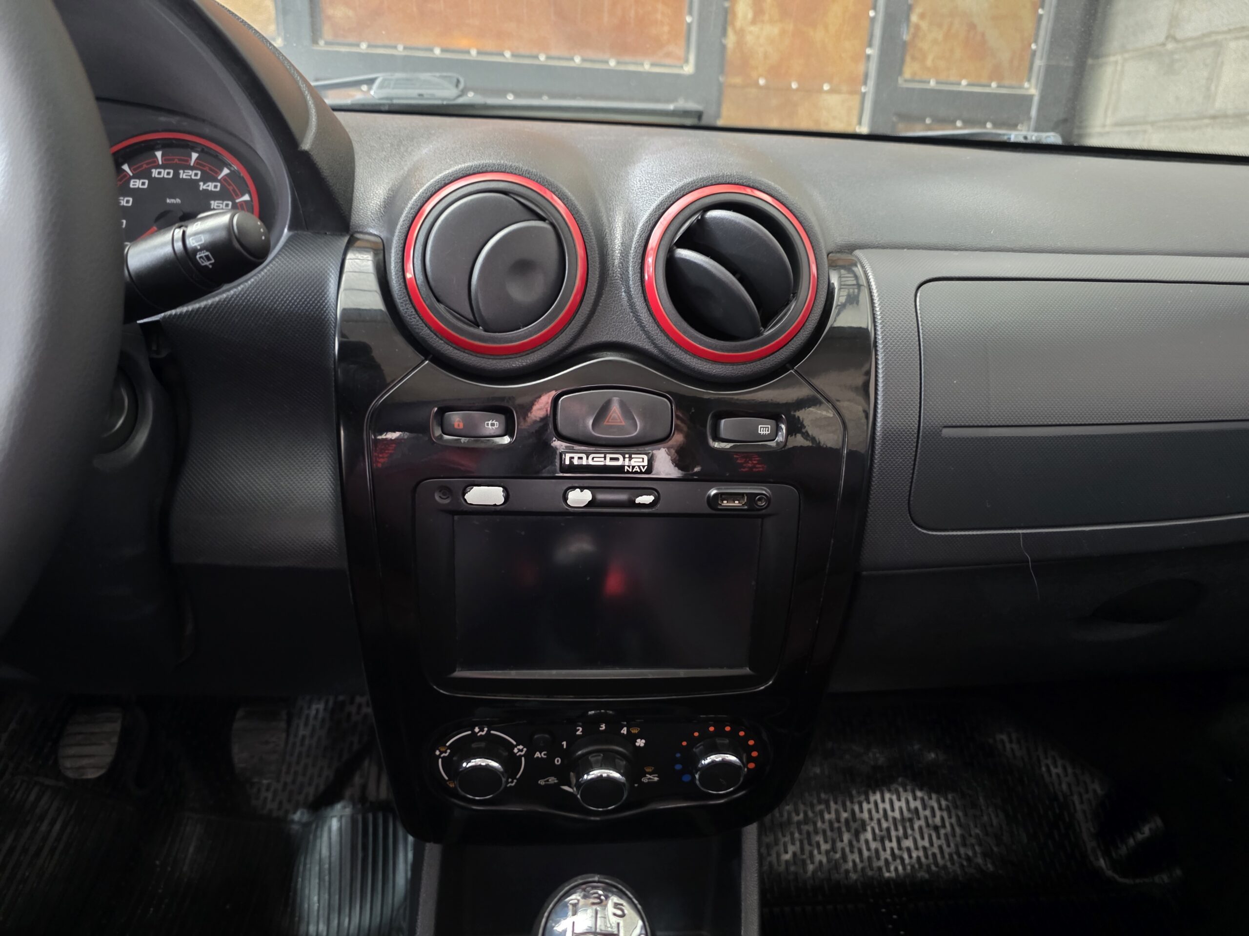 
								Renault Sandero Stepway full									