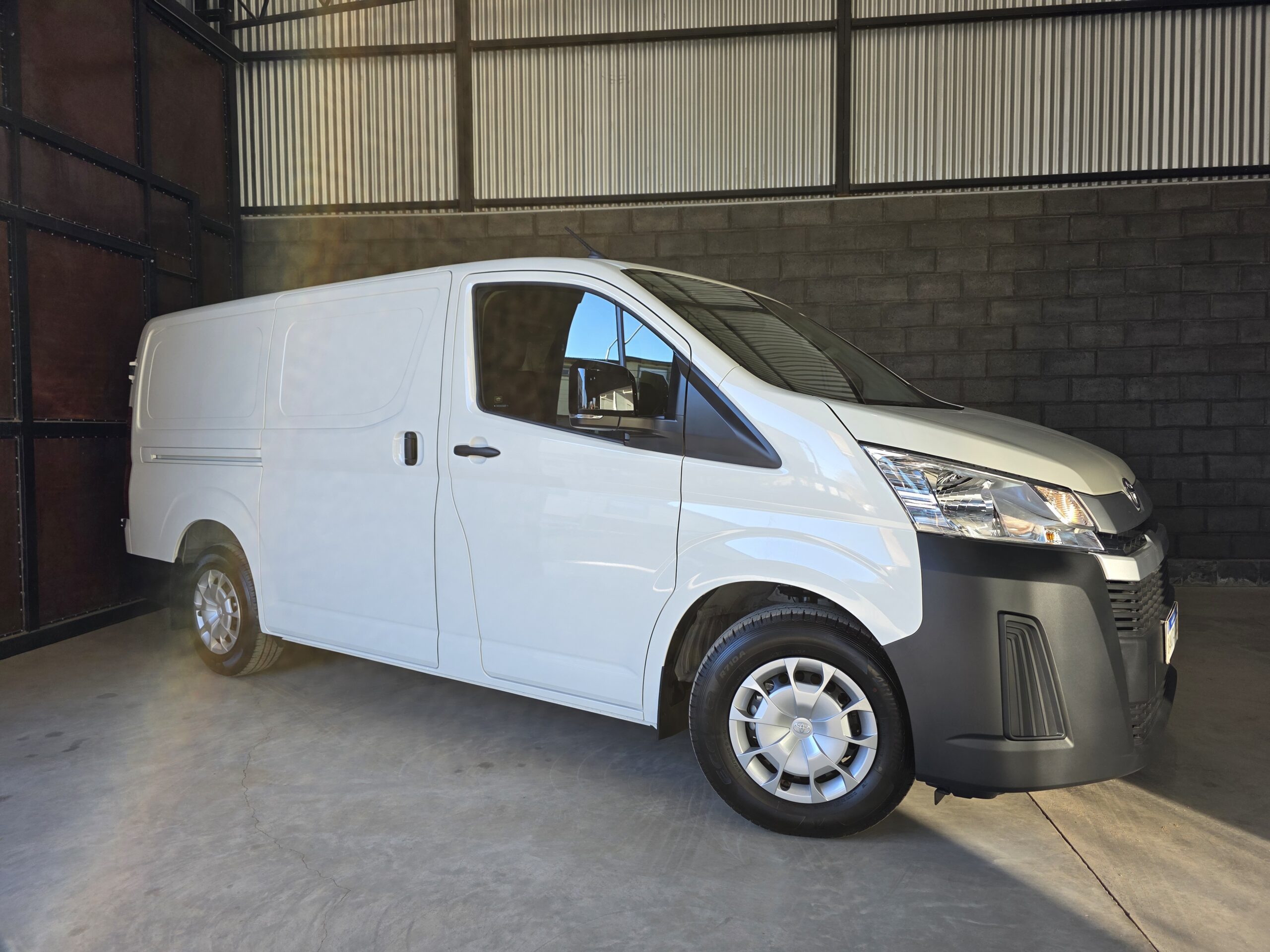 
								Toyota Hiace full									
