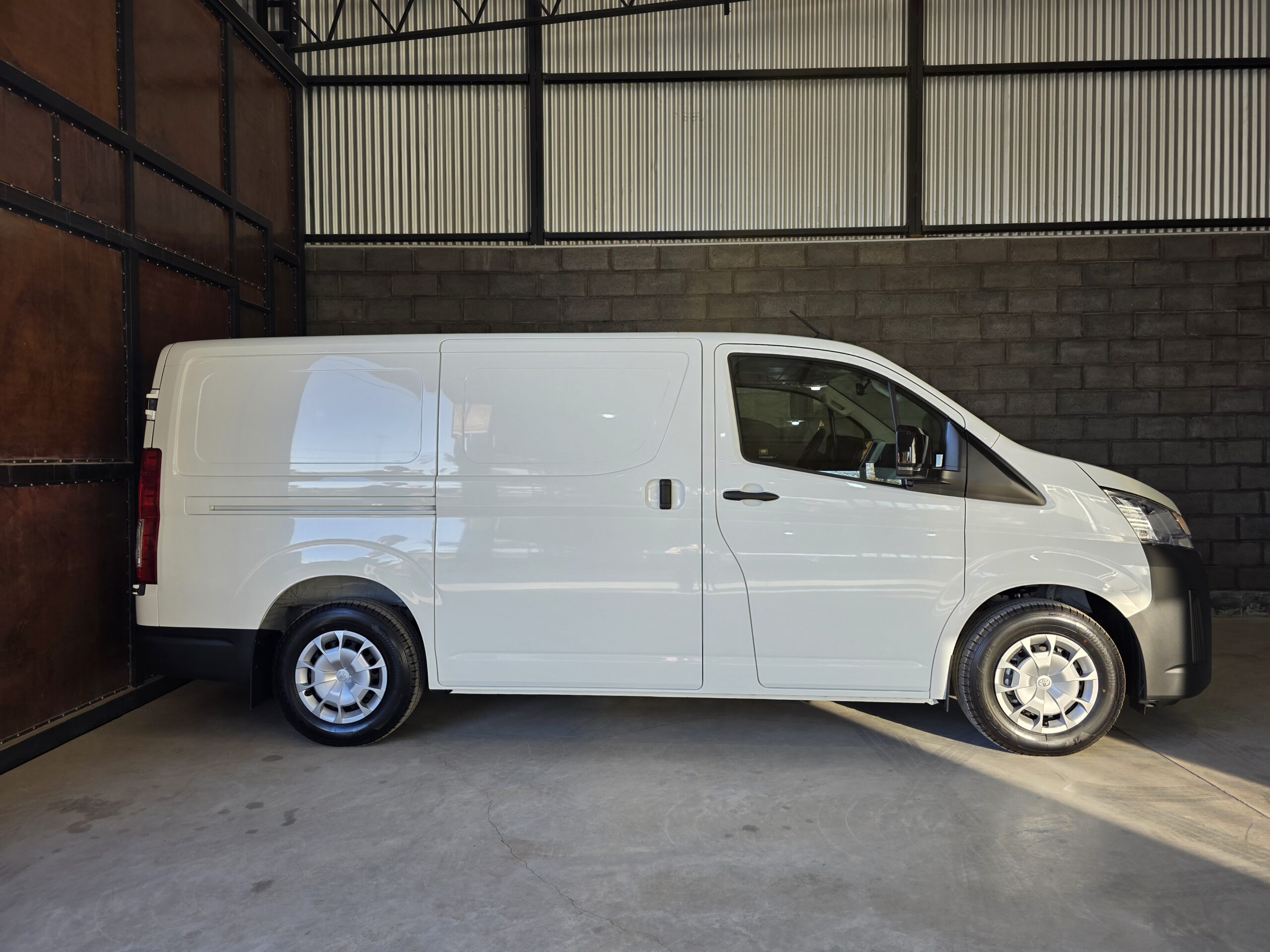 
								Toyota Hiace full									