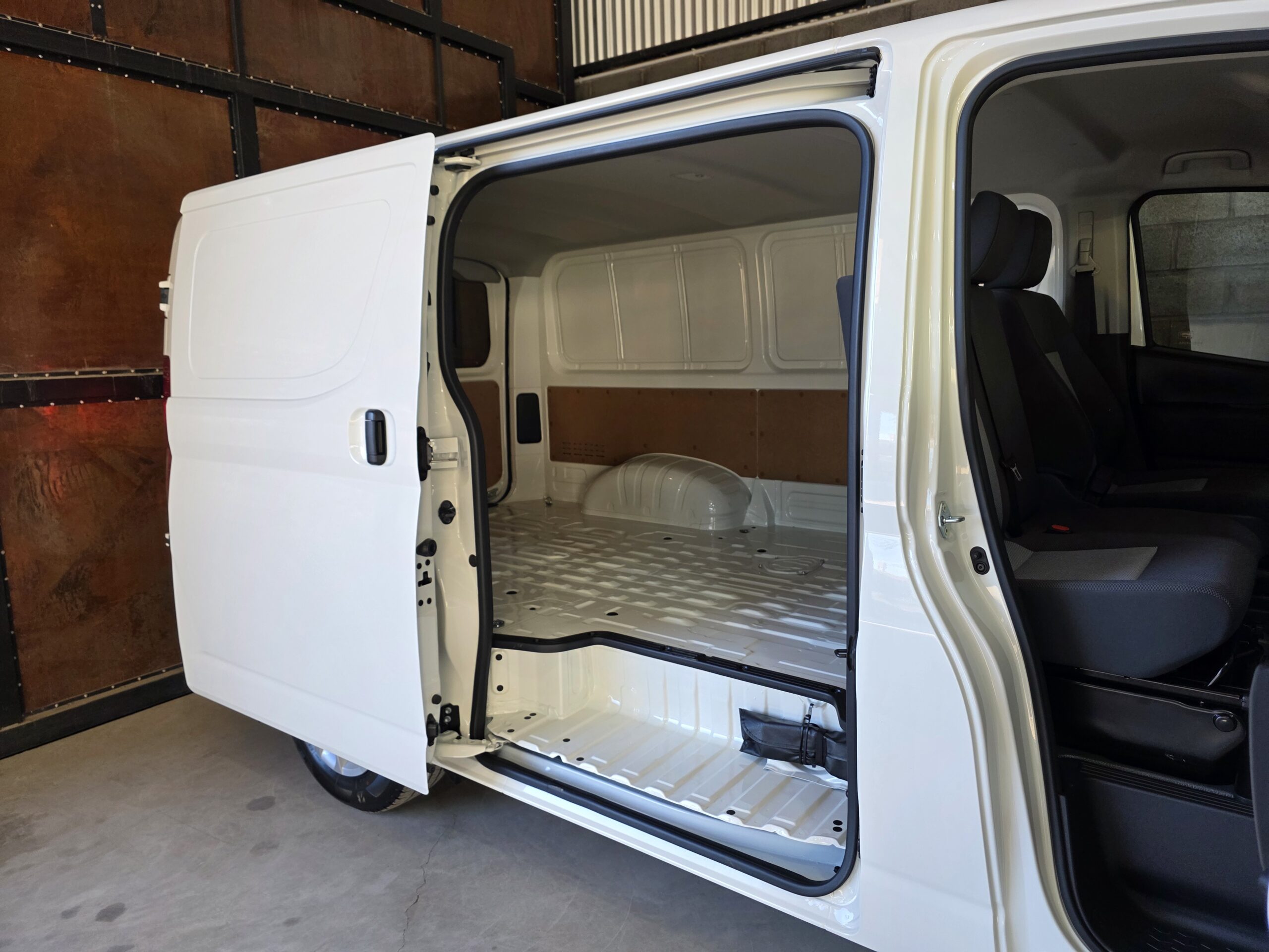 
								Toyota Hiace full									
