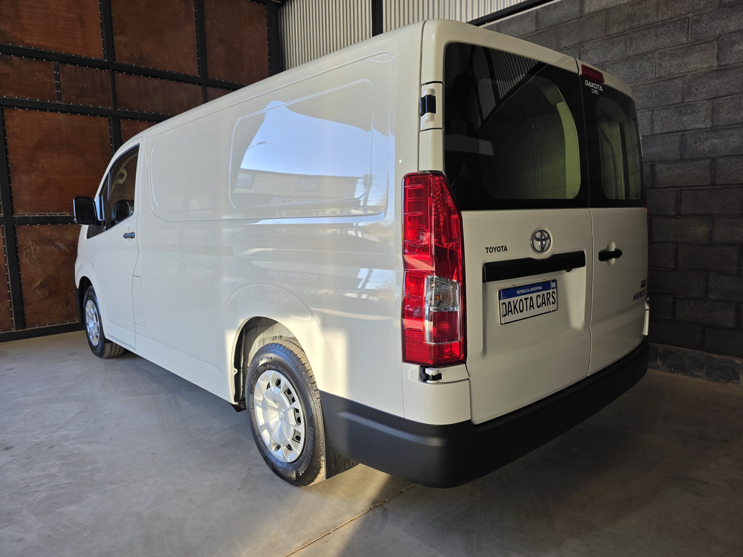 
								Toyota Hiace full									
