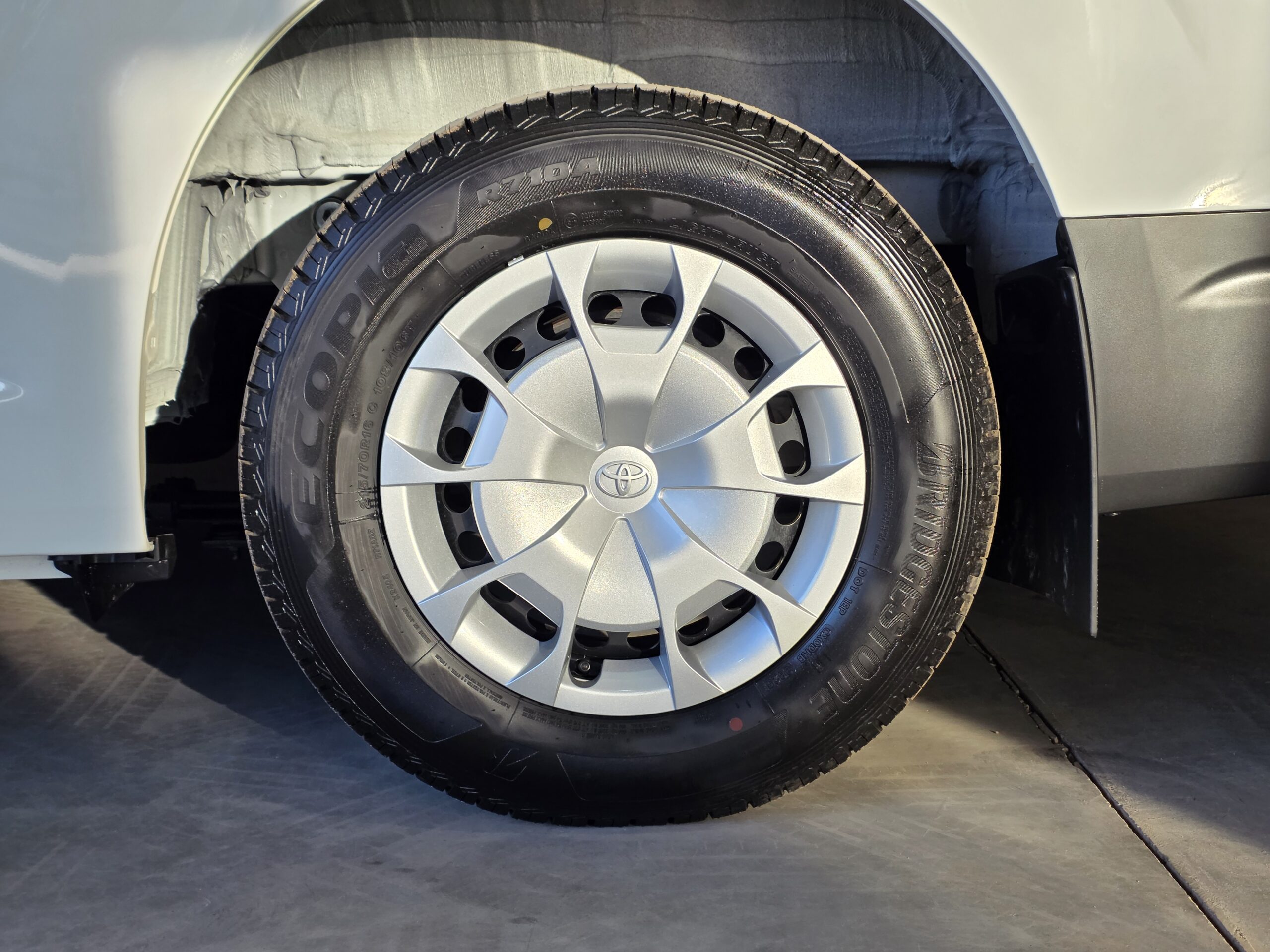 
								Toyota Hiace full									