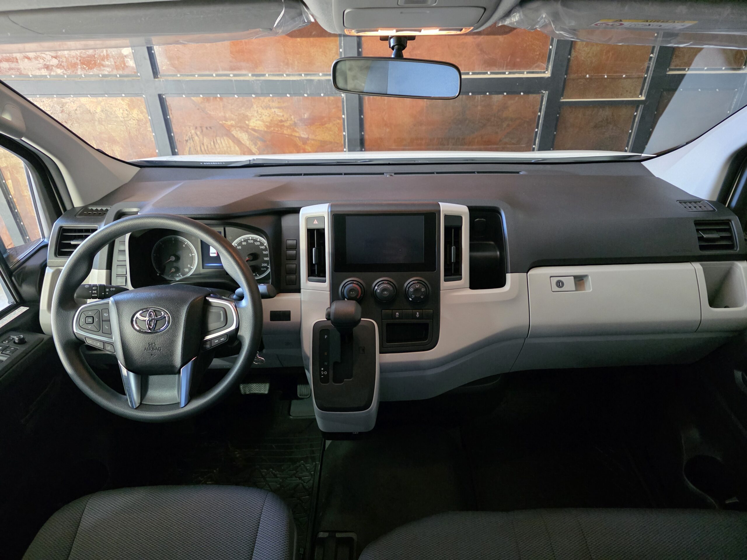 
								Toyota Hiace full									