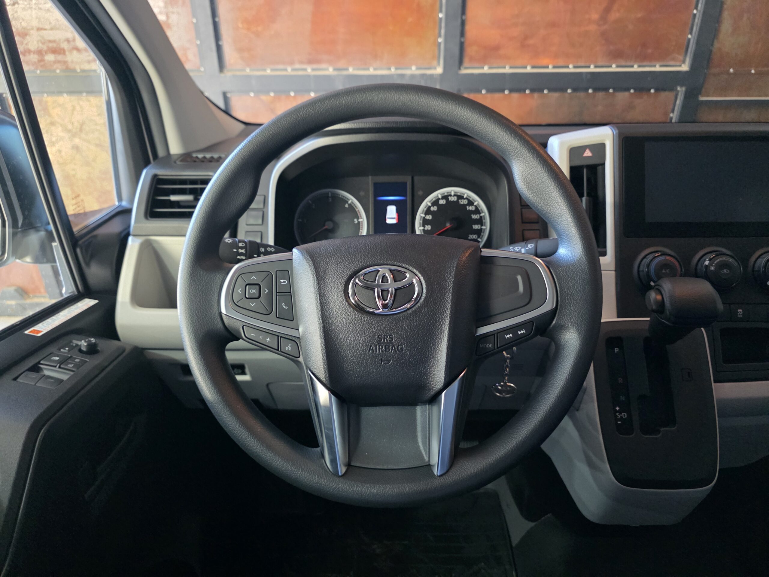 
								Toyota Hiace full									