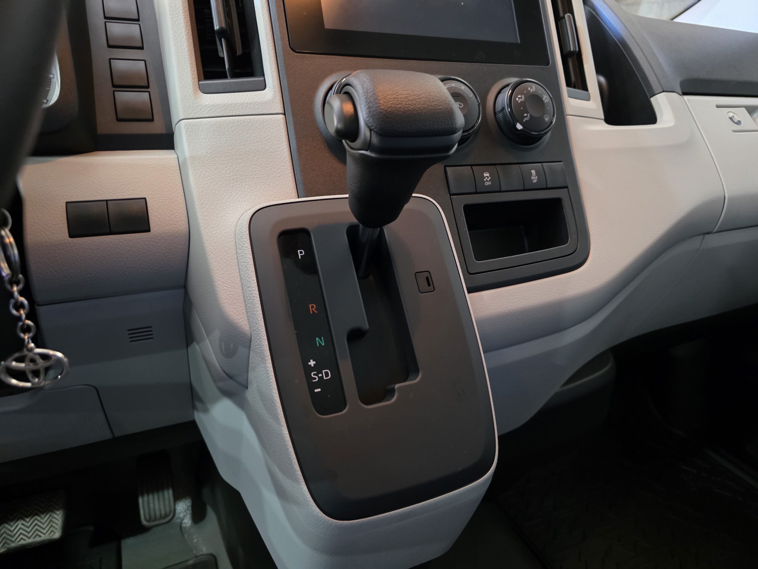 
								Toyota Hiace full									