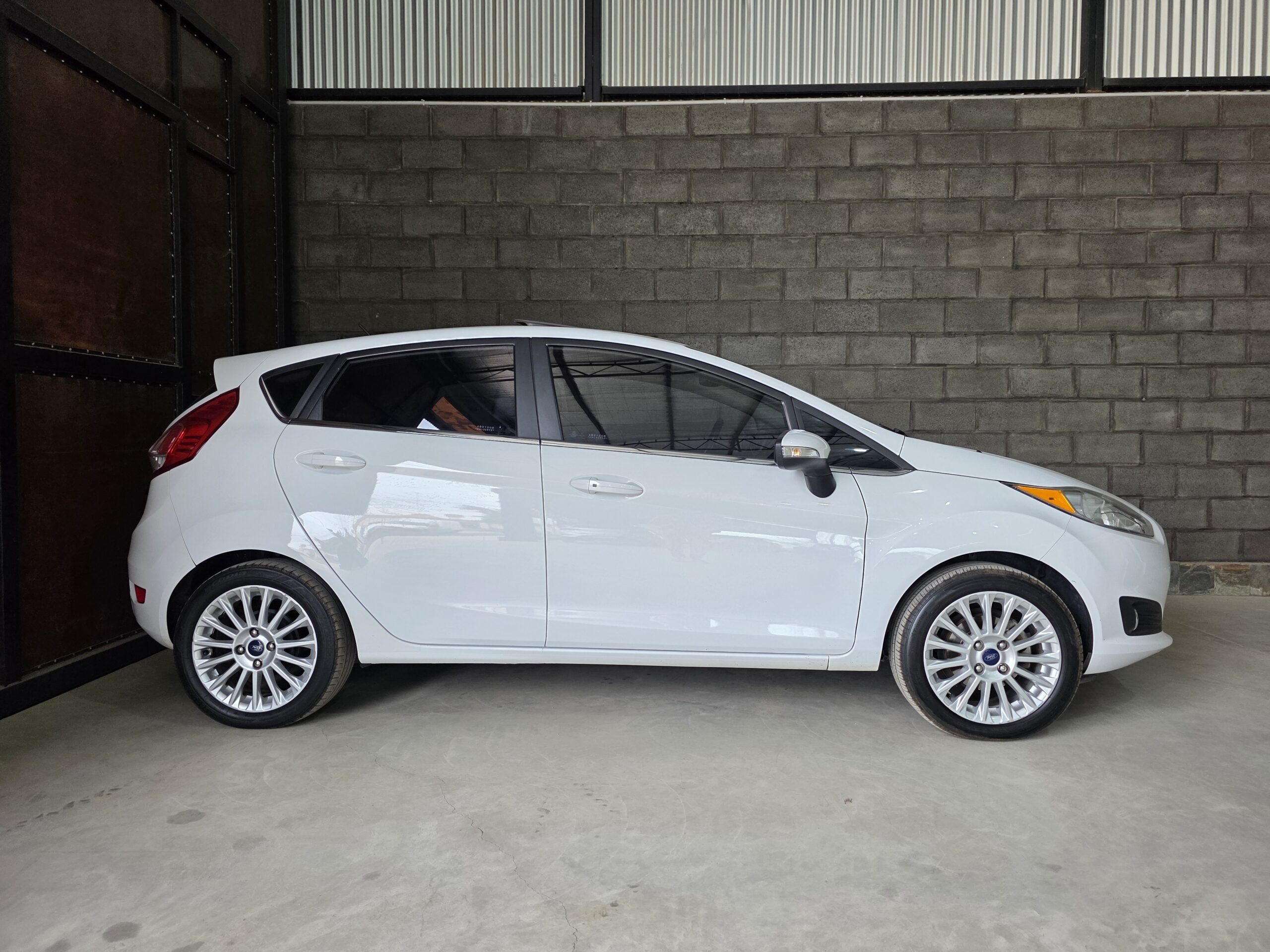 
								Ford Fiesta full									
