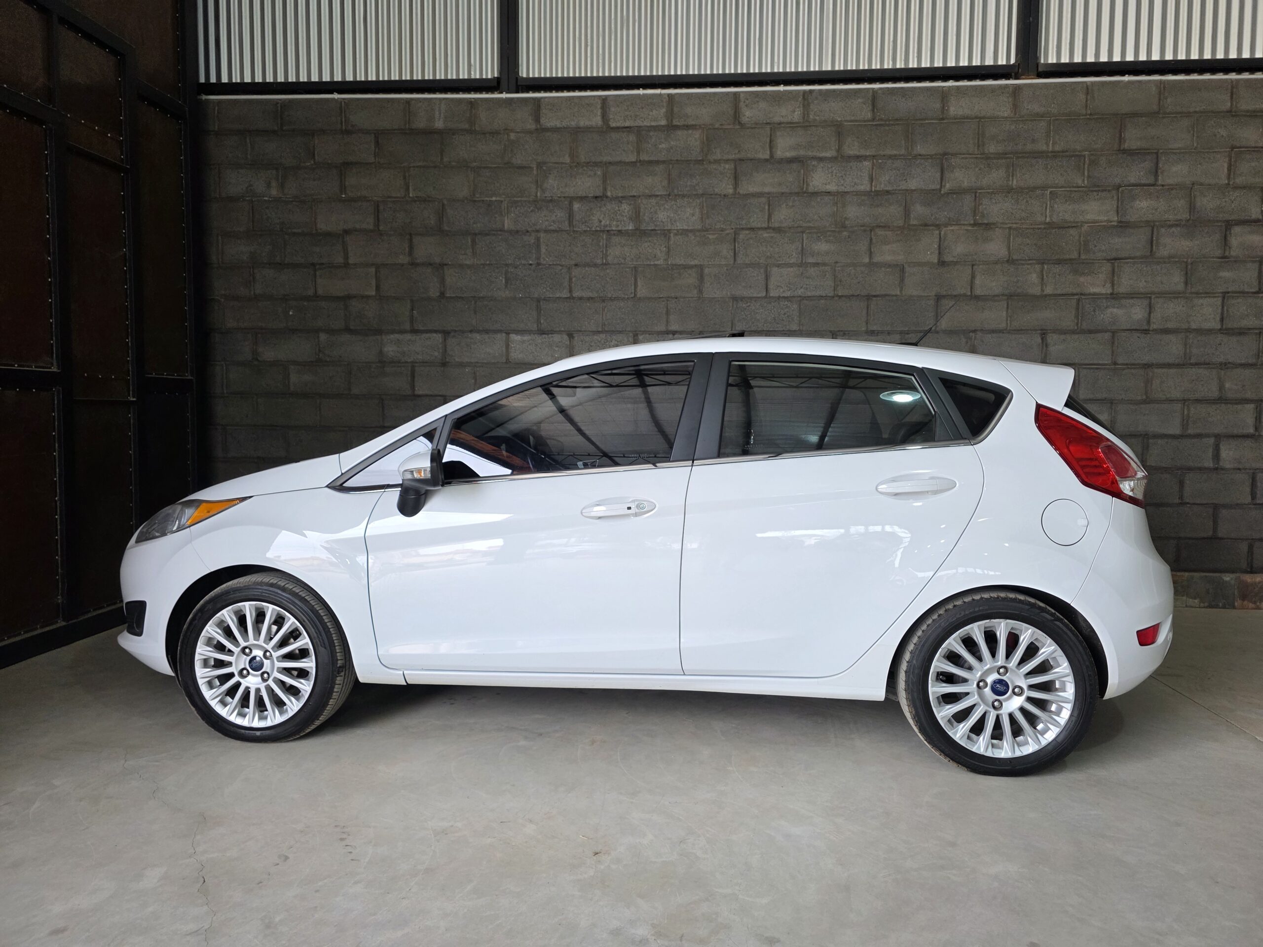 
								Ford Fiesta full									