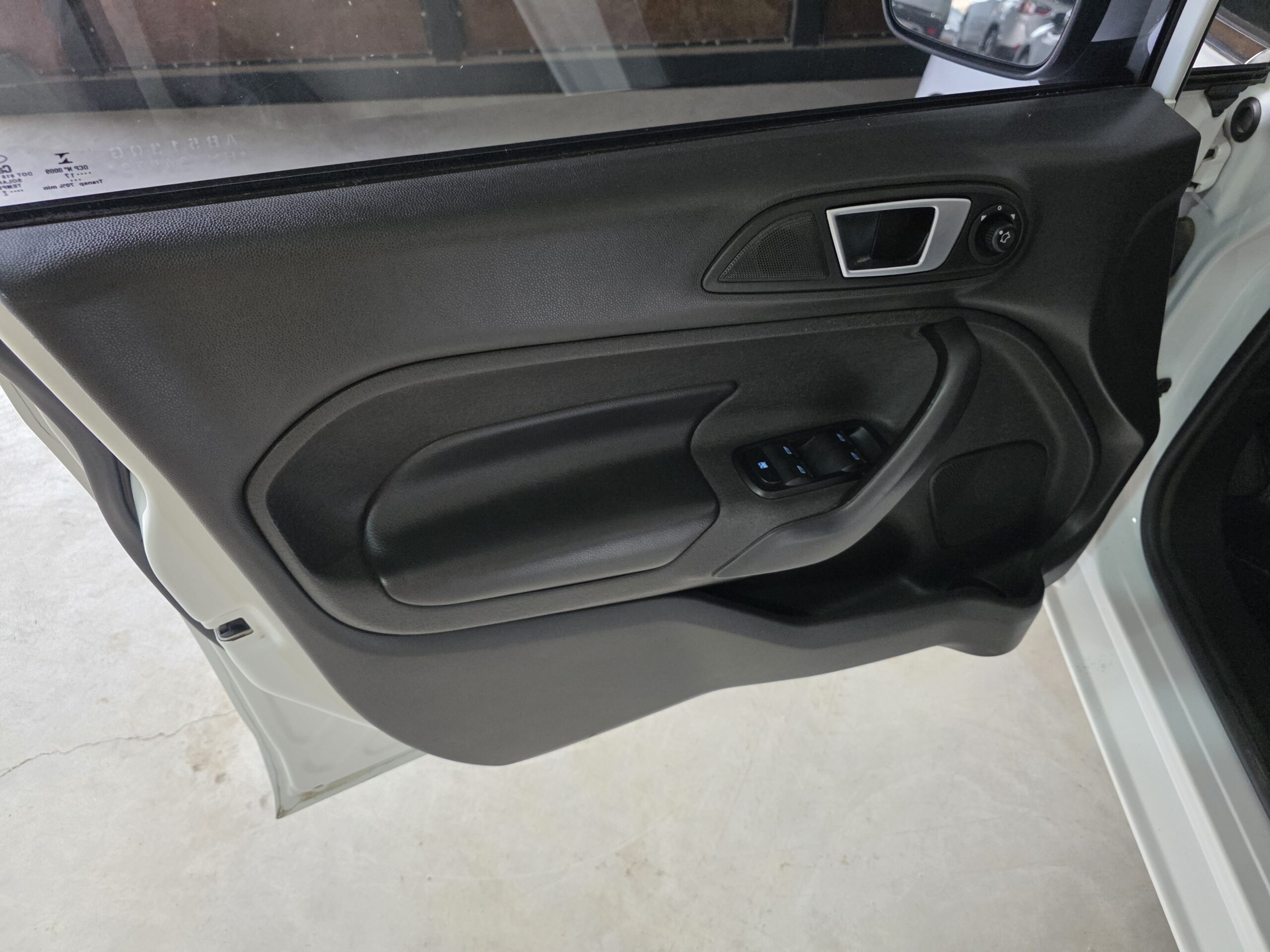 
								Ford Fiesta full									