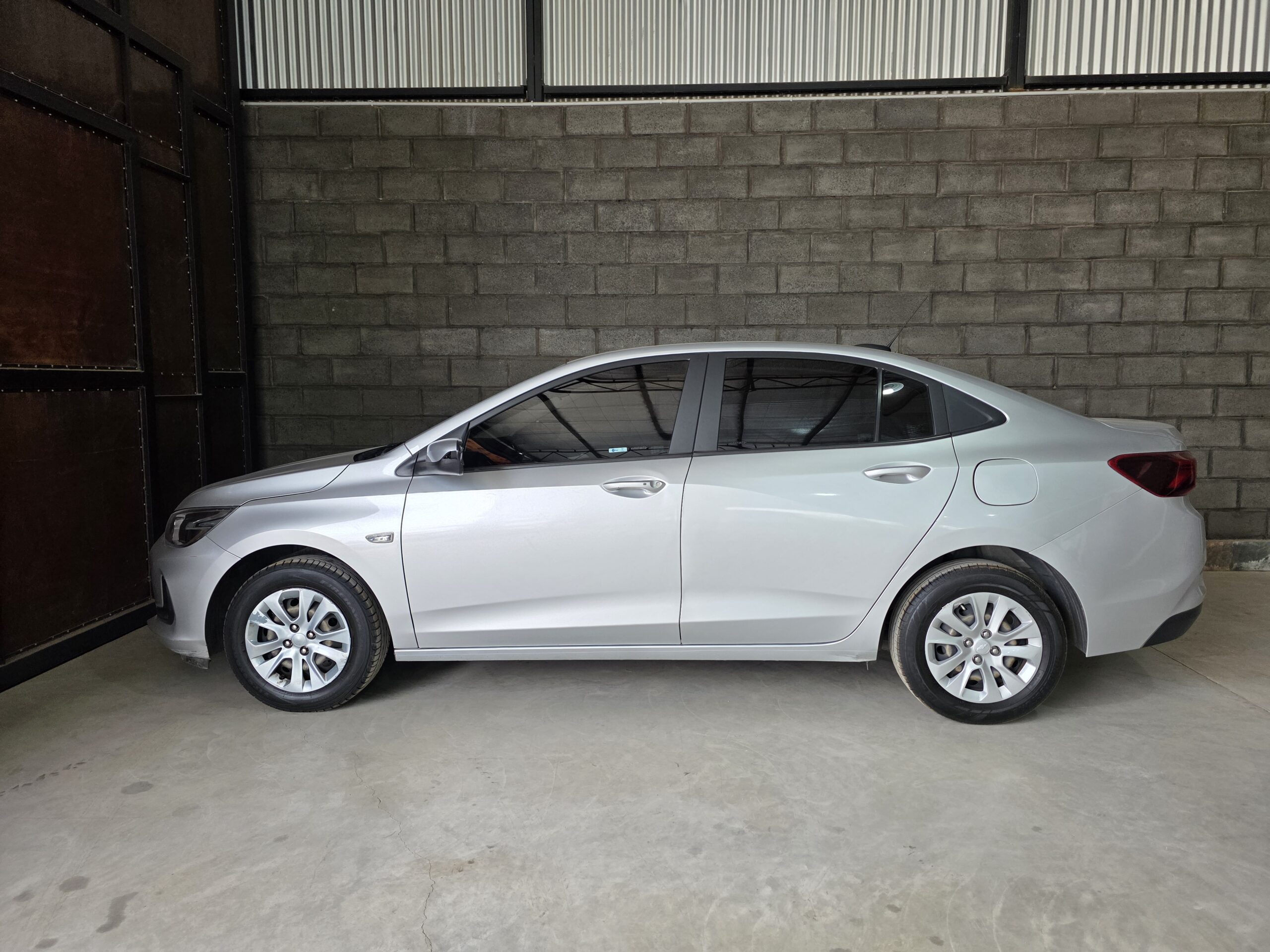 
								Chevrolet Onix full									
