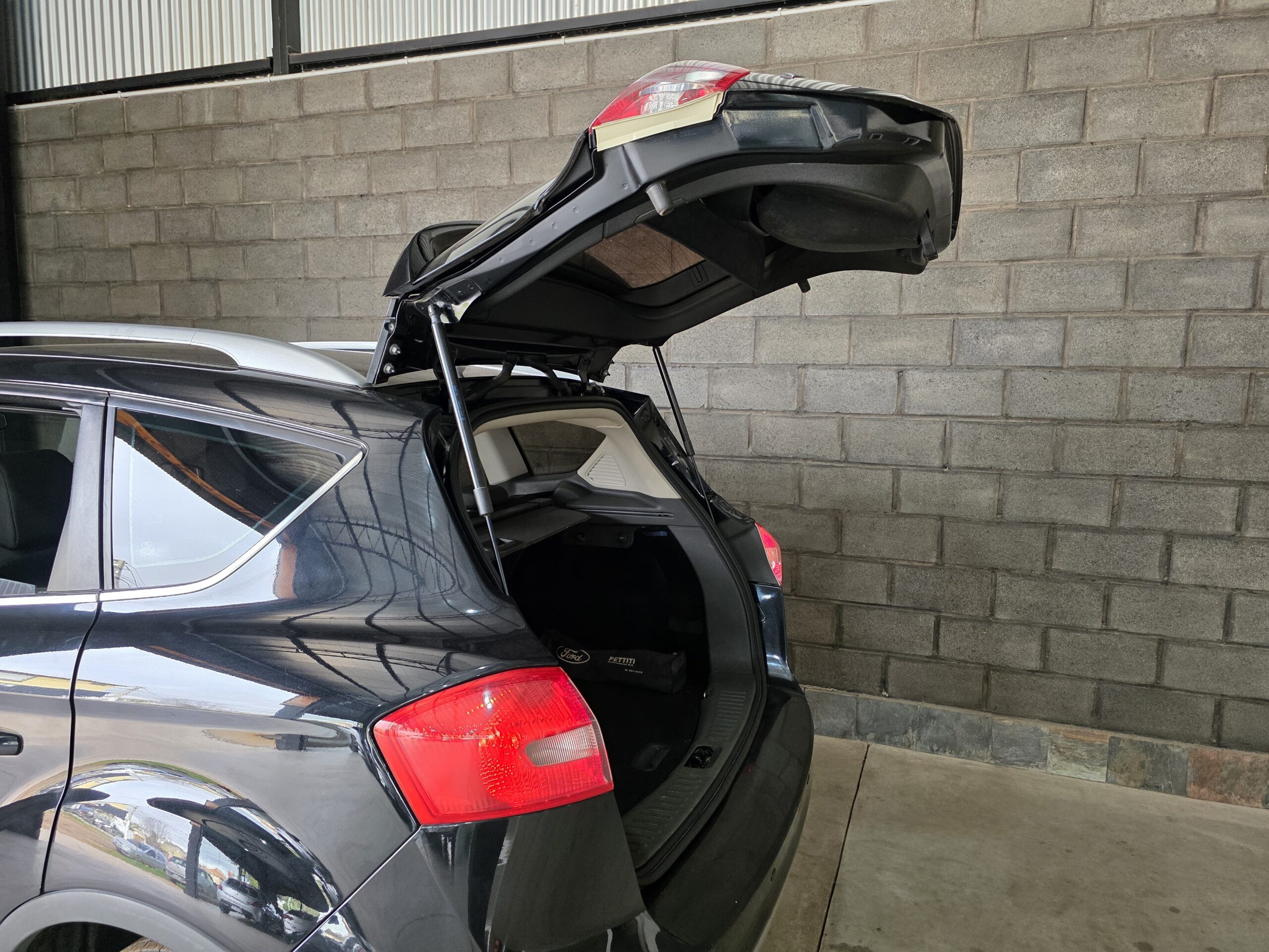 
								Ford Kuga full									