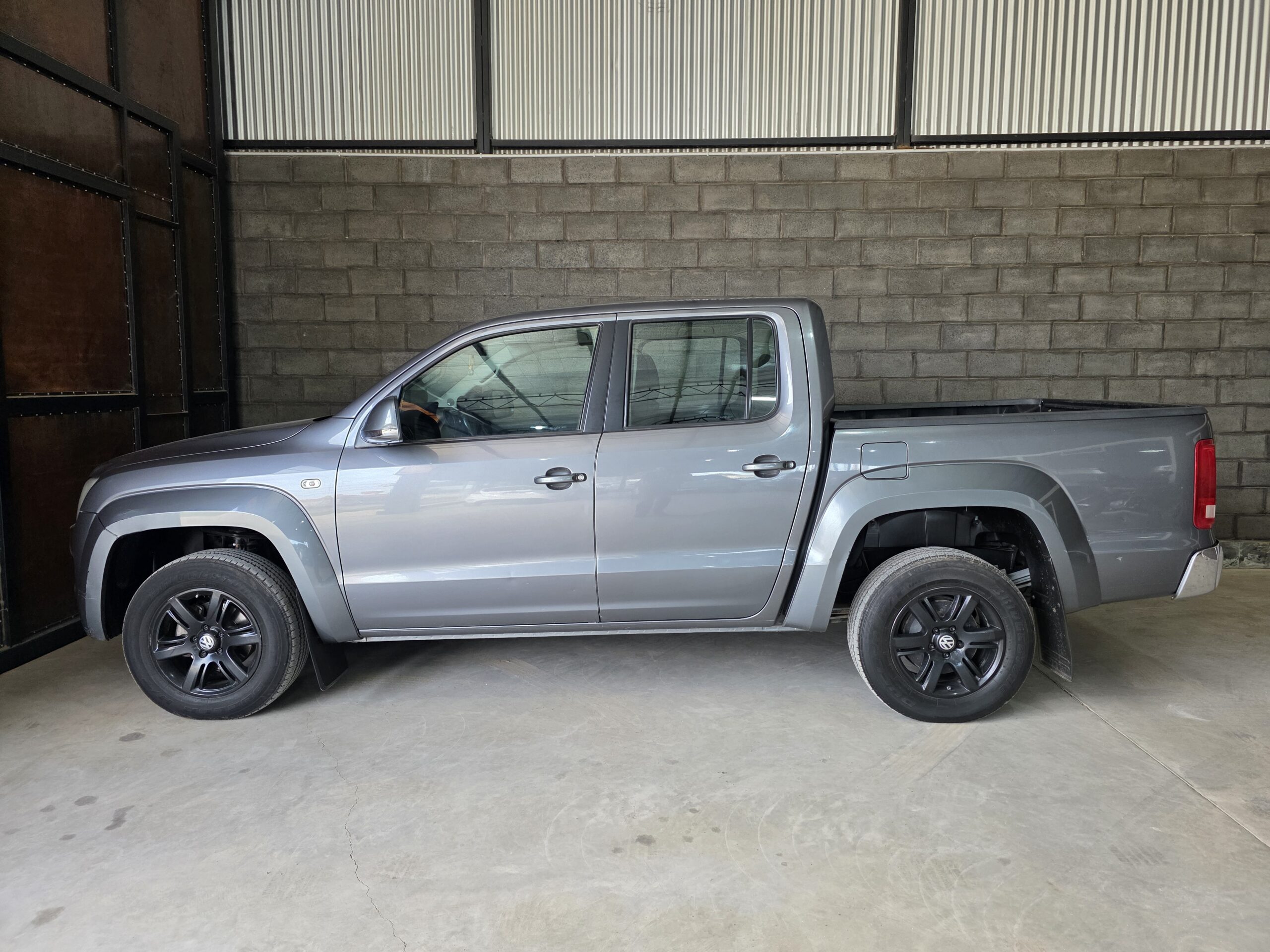 
								Volkswagen Amarok full									
