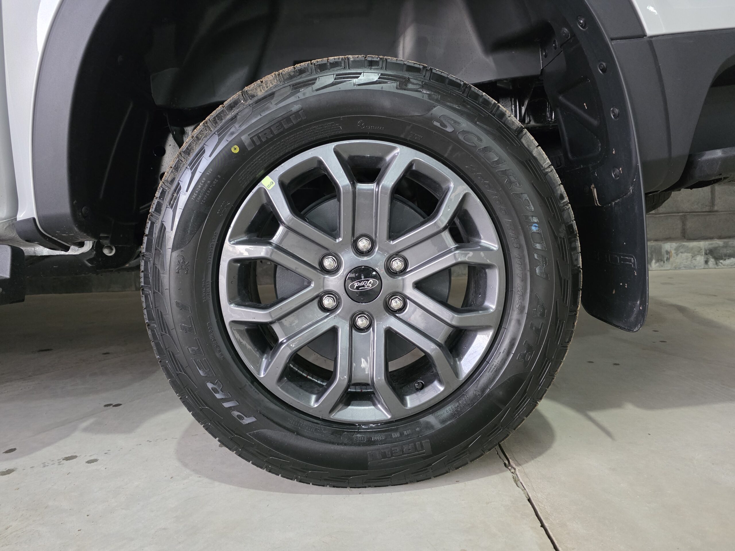 
								Ford Ranger 4×2 Black AT full									