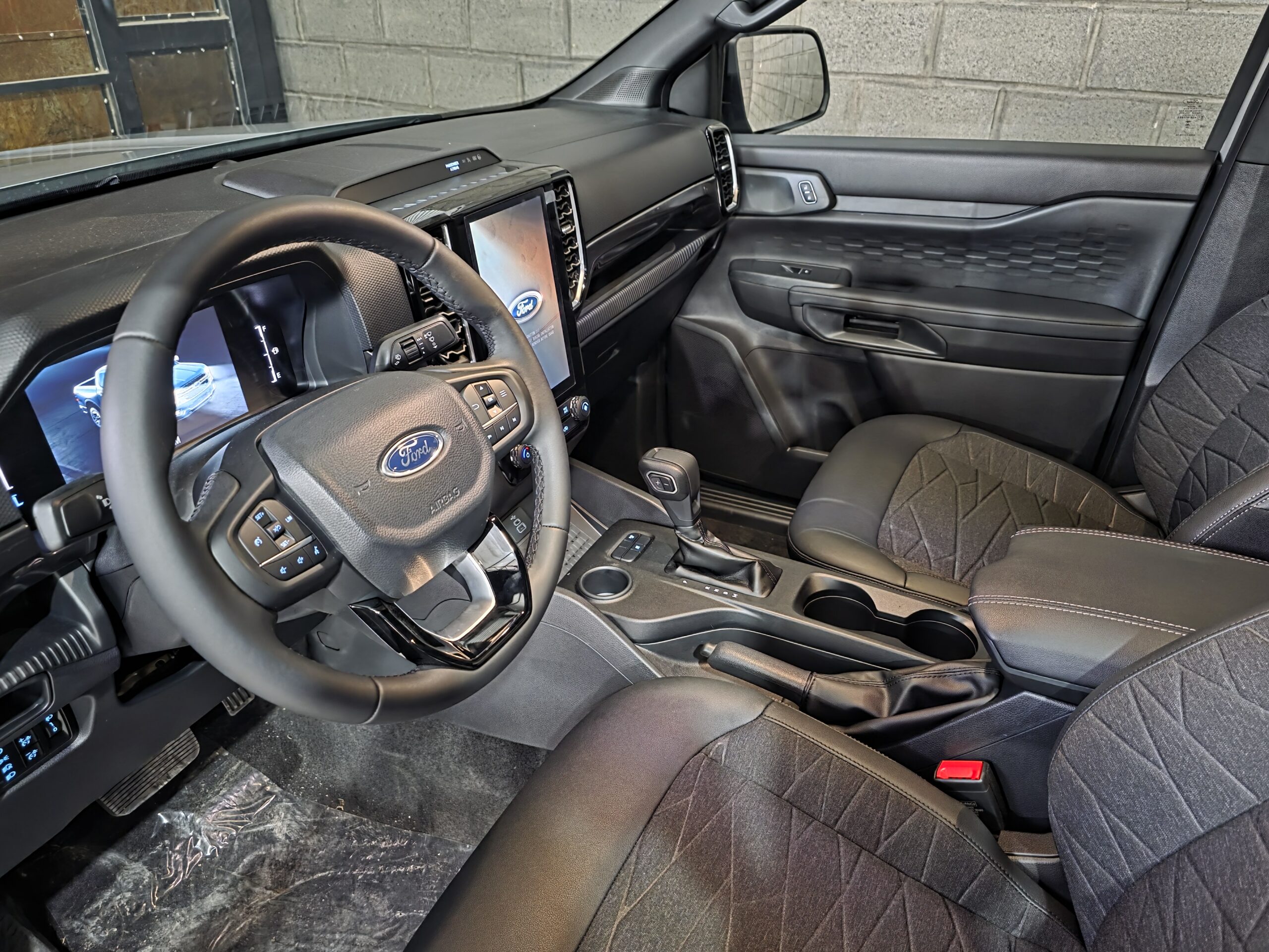 
								Ford Ranger 4×2 Black AT full									