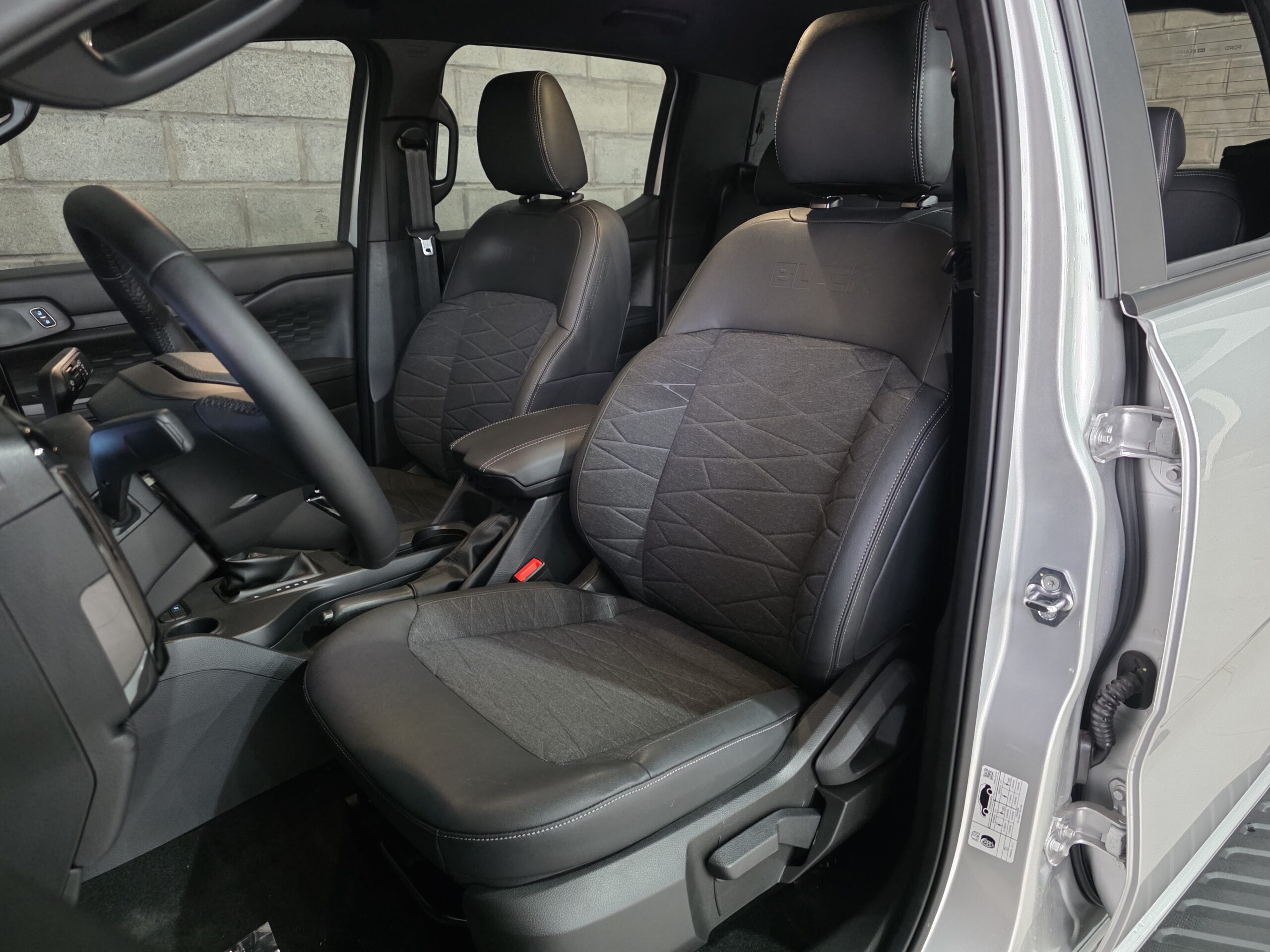 
								Ford Ranger 4×2 Black AT full									