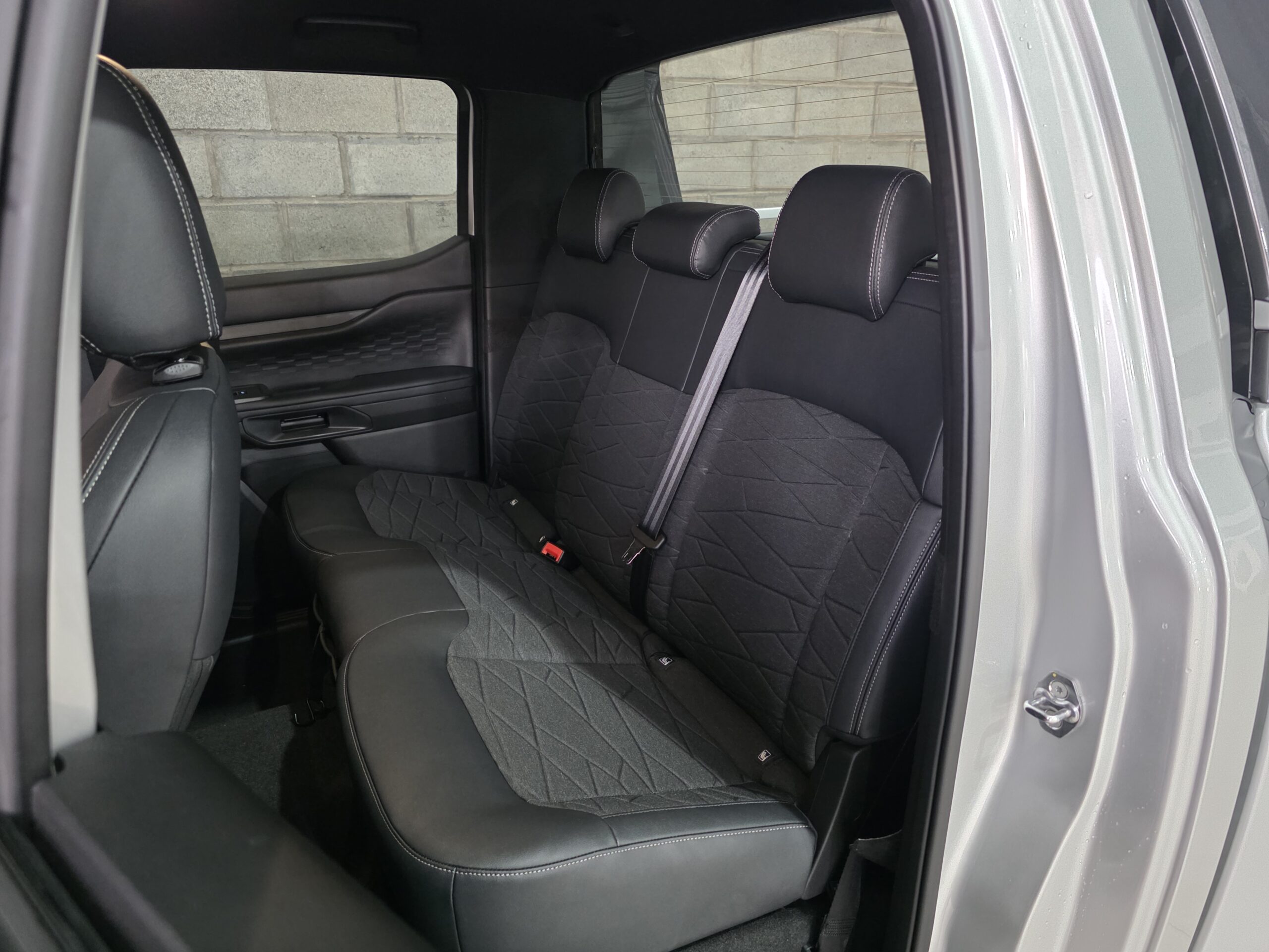 
								Ford Ranger 4×2 Black AT full									