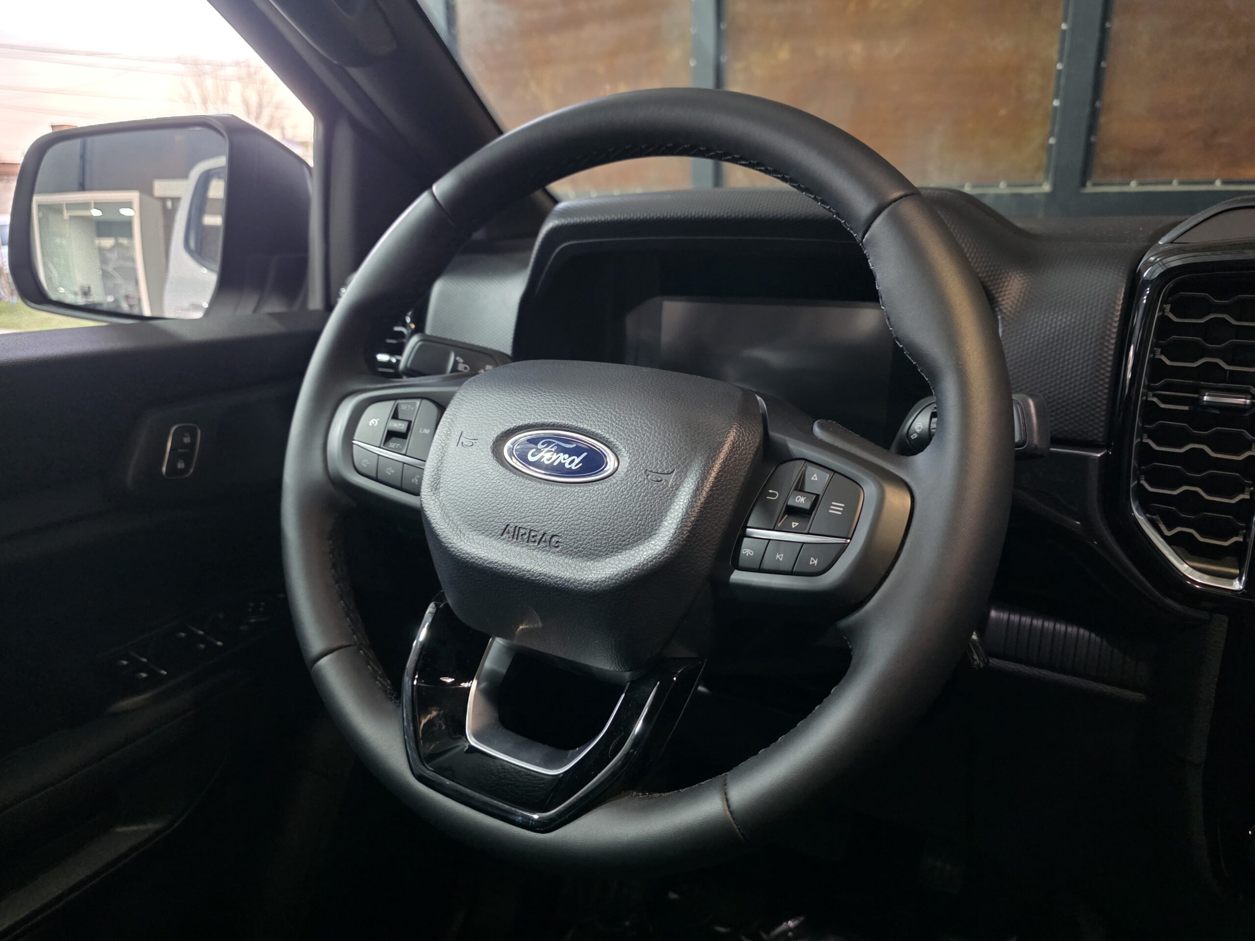 
								Ford Ranger 4×2 Black AT full									