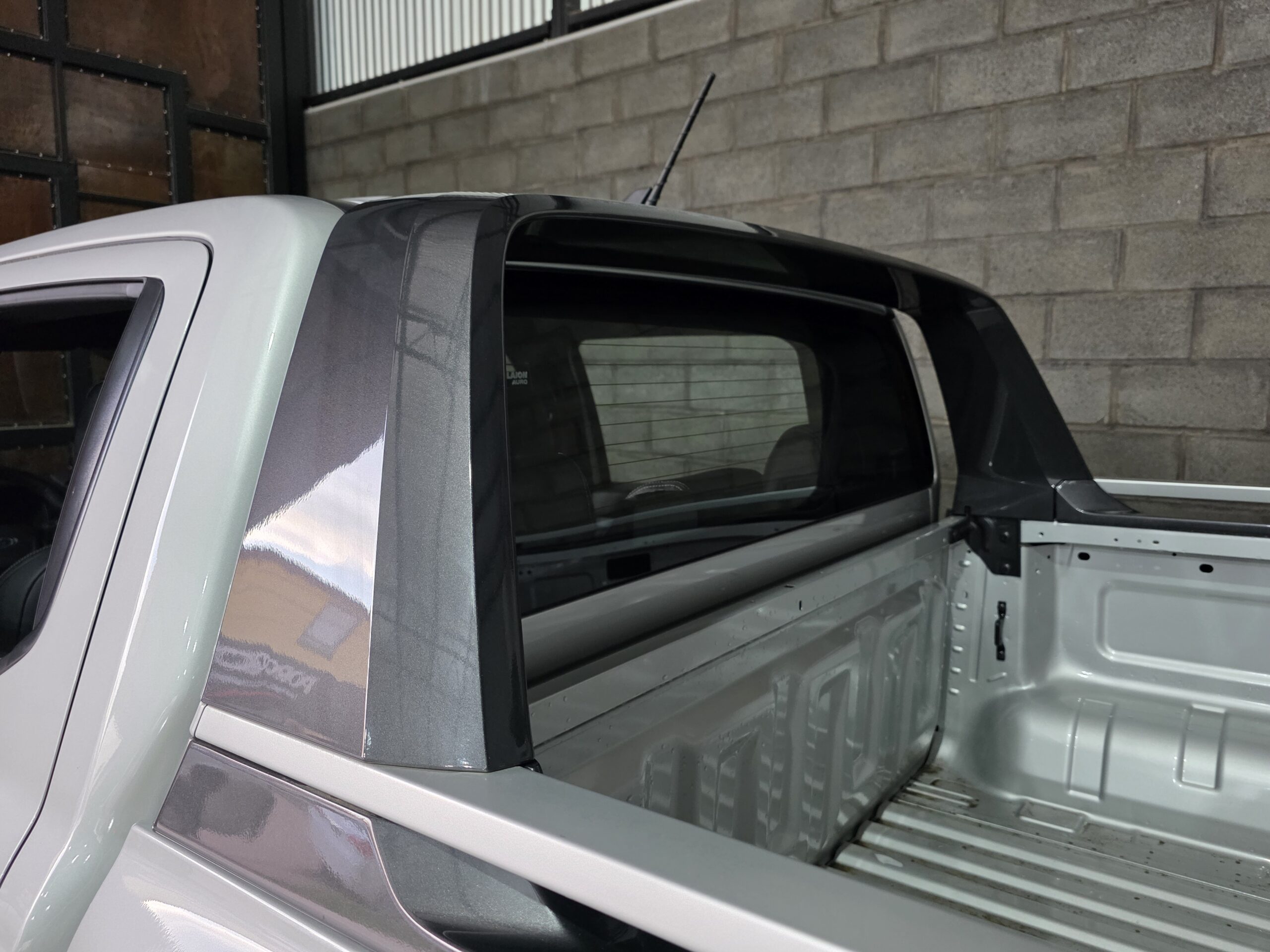
								Ford Ranger 4×2 Black AT full									