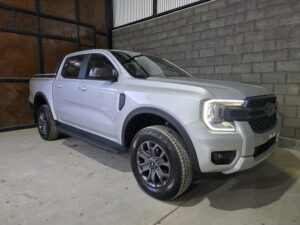 Ford Ranger 4×2 Black AT