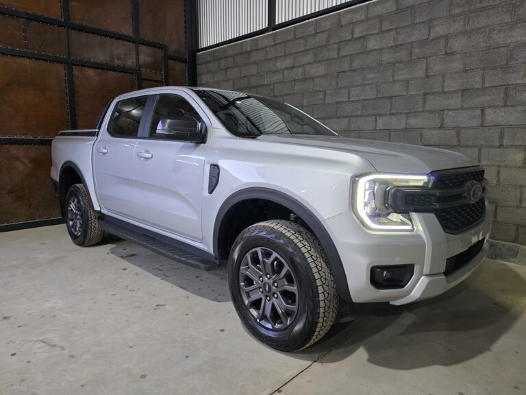Ford Ranger 4×2 Black AT