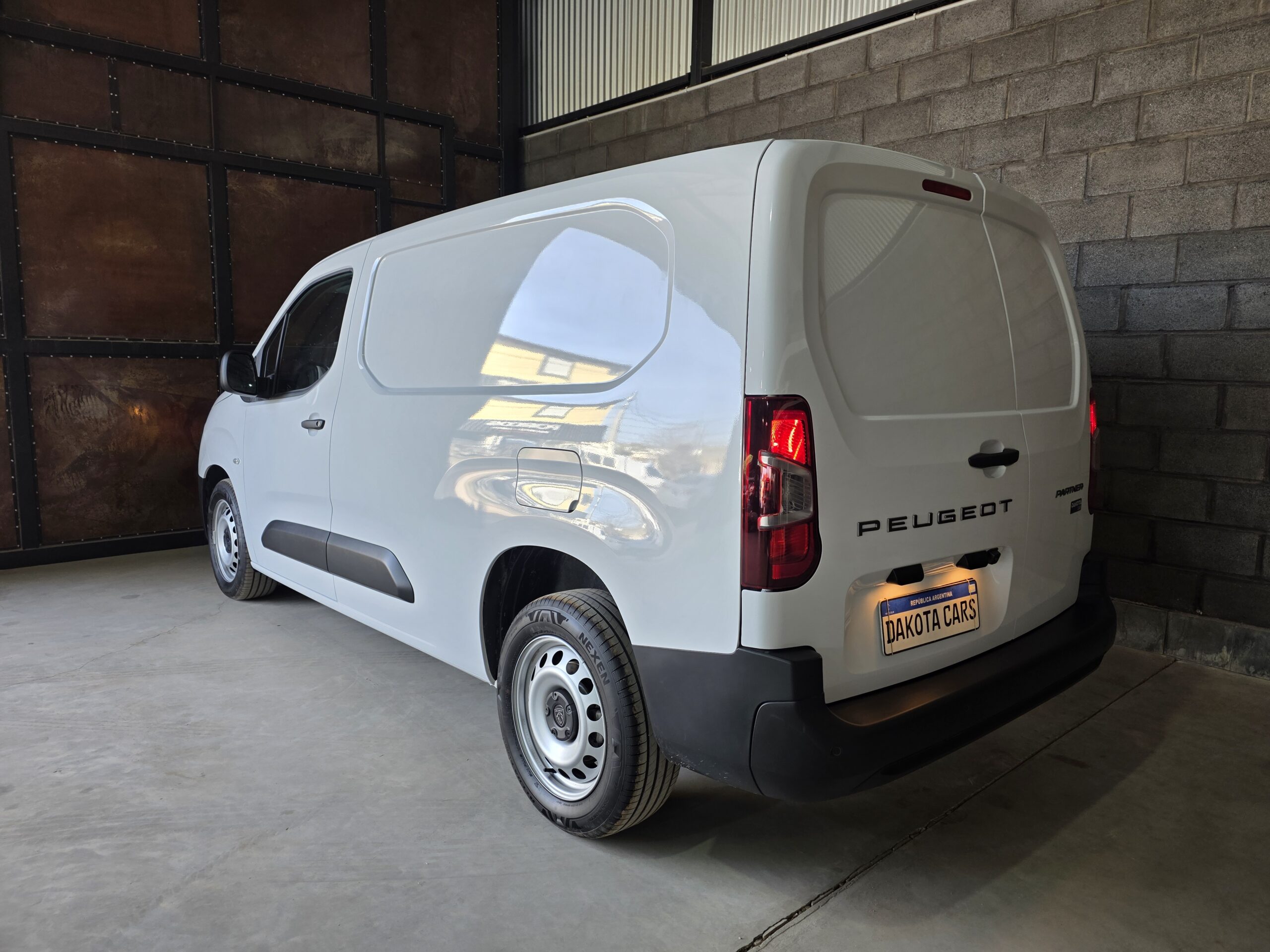 
								Peugeot Partner 1.6 HDI full									