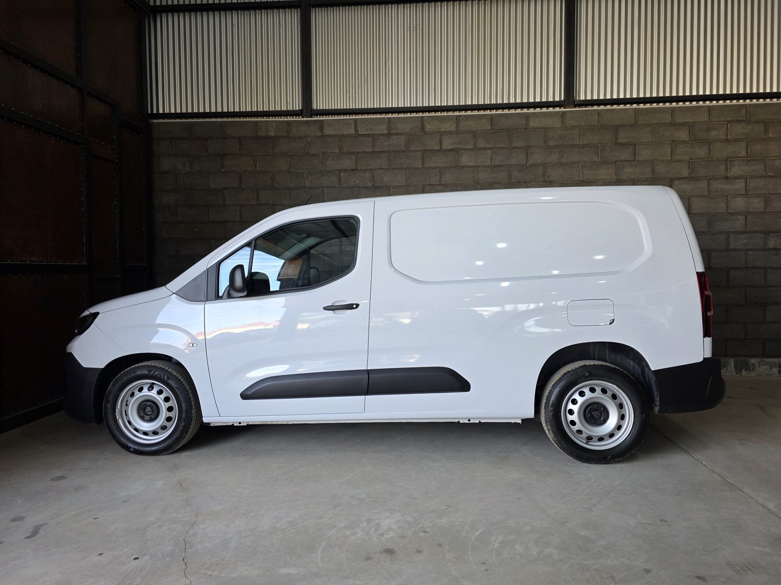 
								Peugeot Partner 1.6 HDI full									
