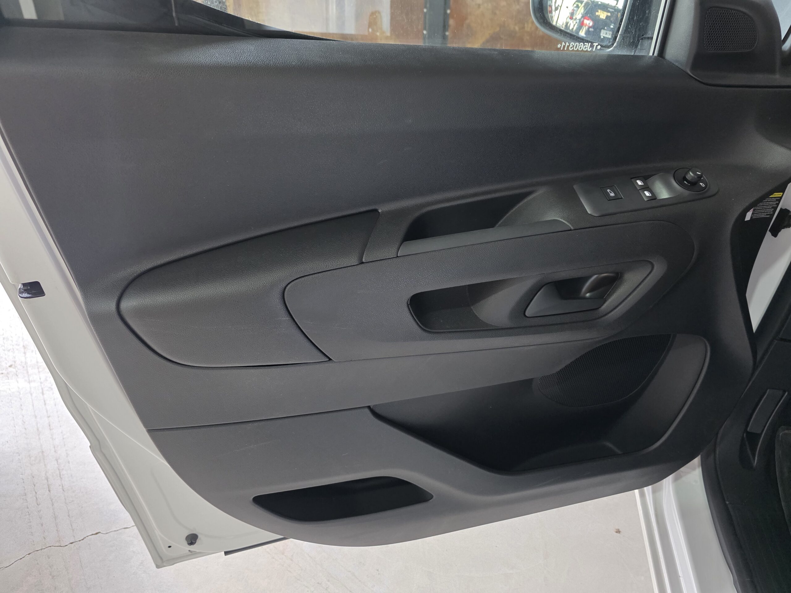 
								Peugeot Partner 1.6 HDI full									