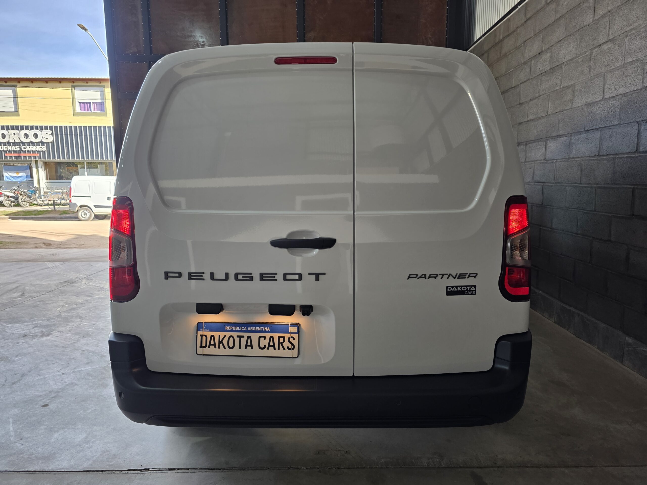 
								Peugeot Partner 1.6 HDI full									
