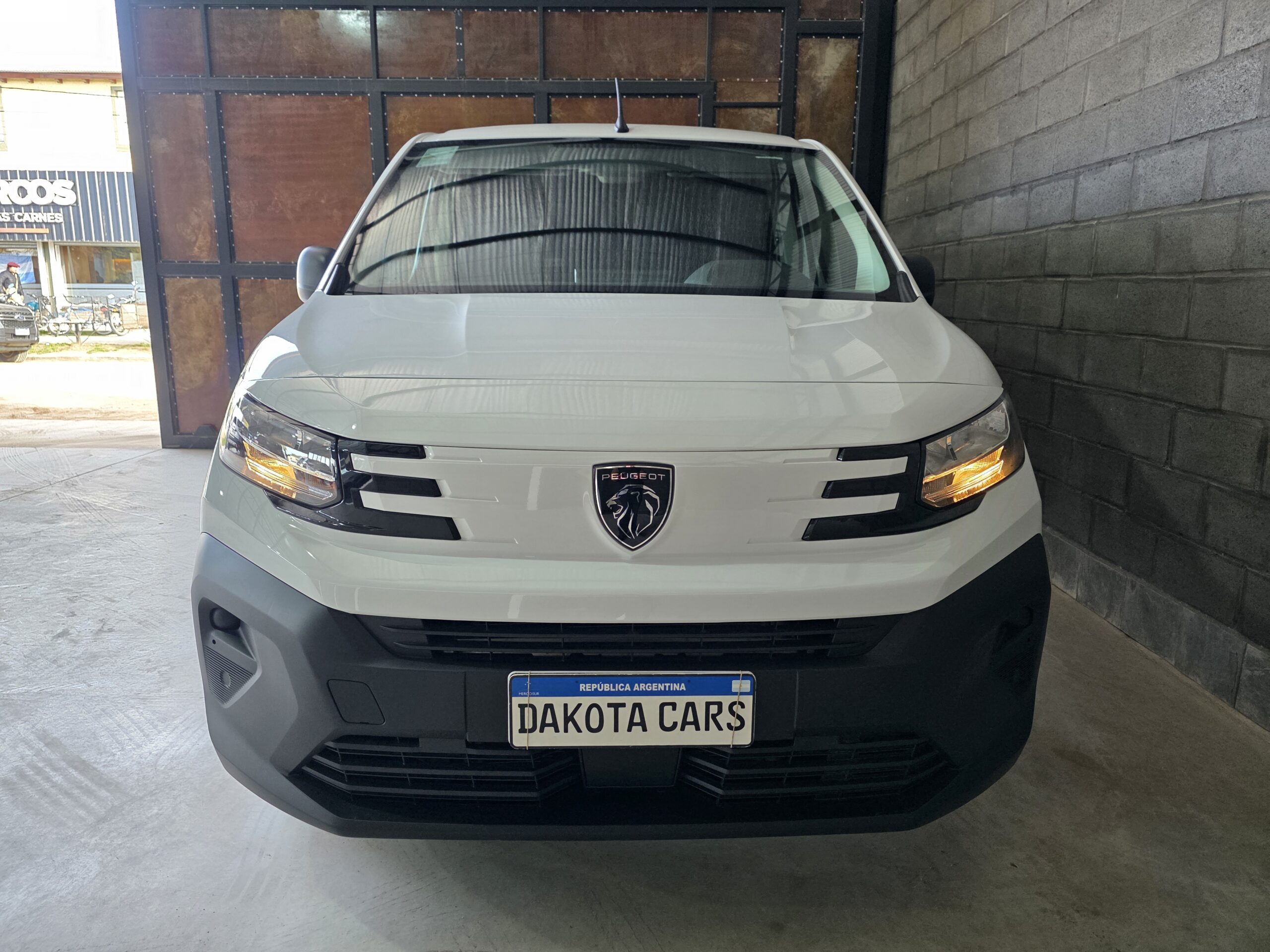 
								Peugeot Partner 1.6 HDI full									