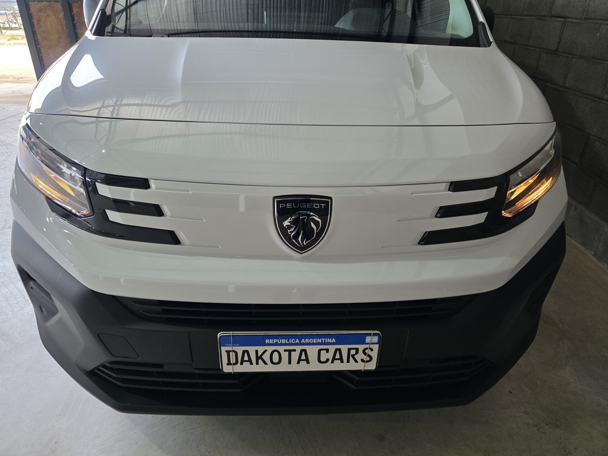 
								Peugeot Partner 1.6 HDI full									