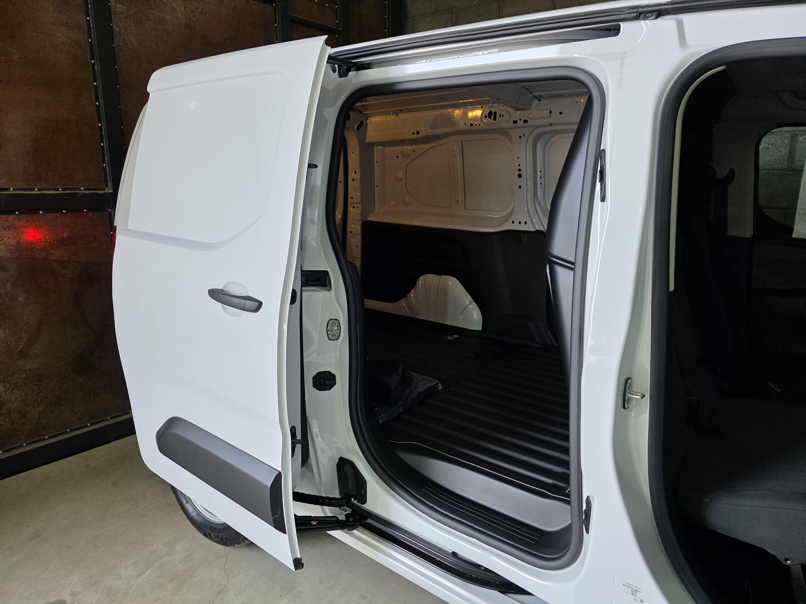 
								Peugeot Partner 1.6 HDI full									
