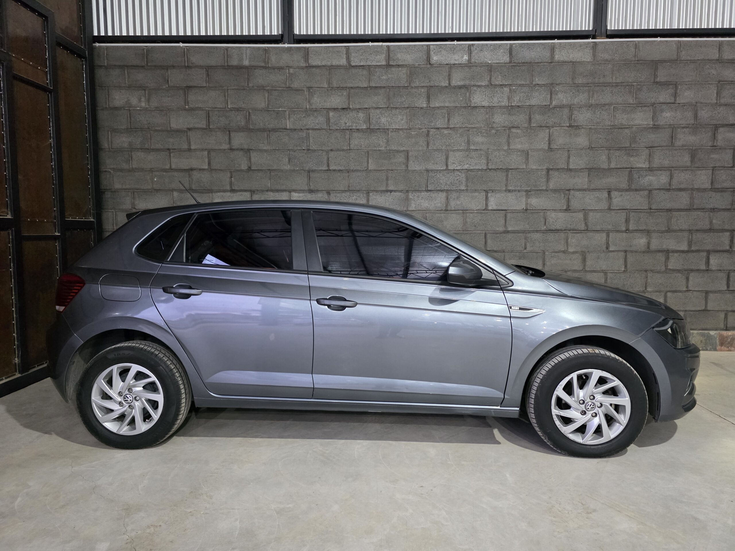 
								Volkswagen Polo full									