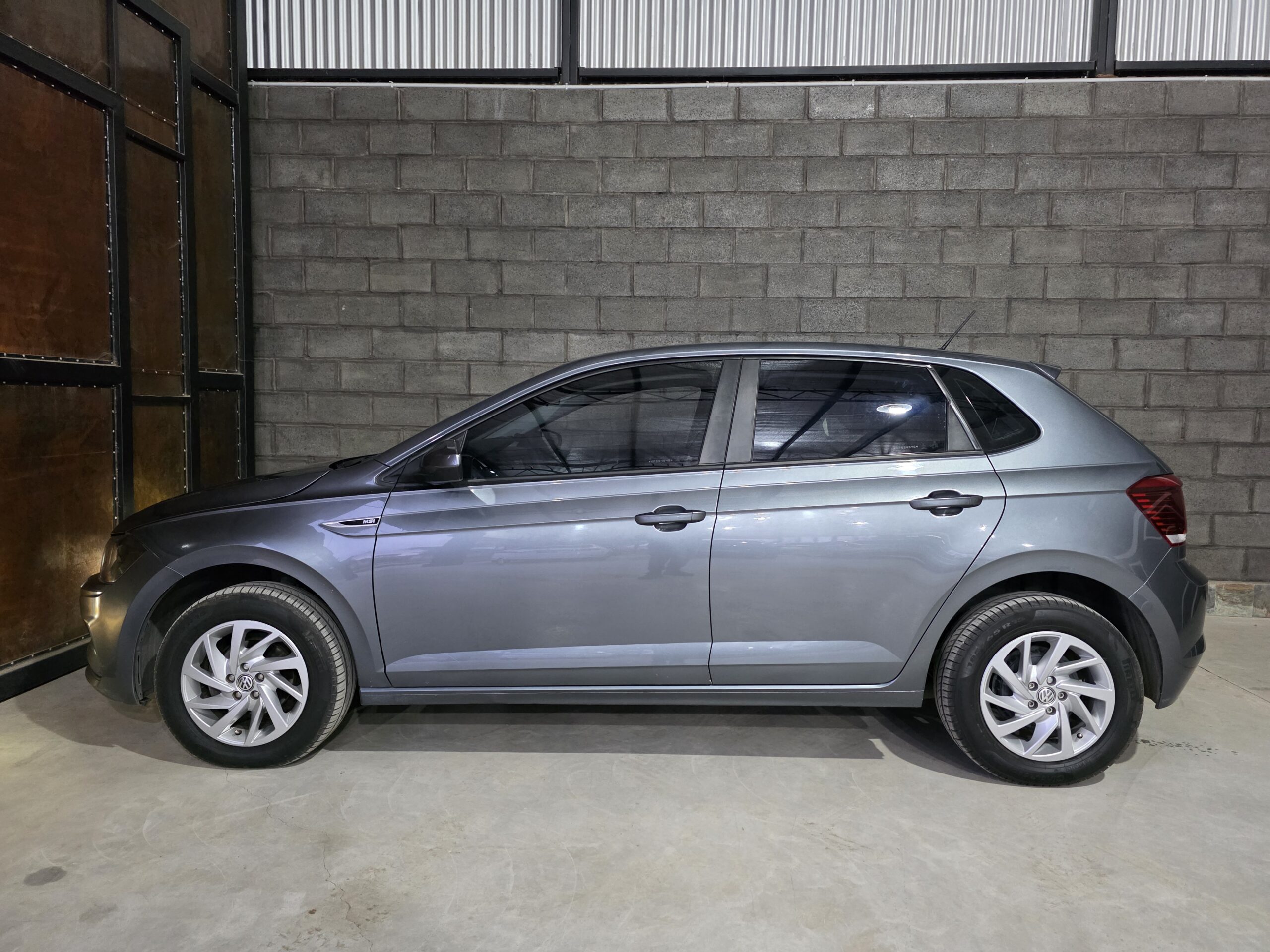 
								Volkswagen Polo full									