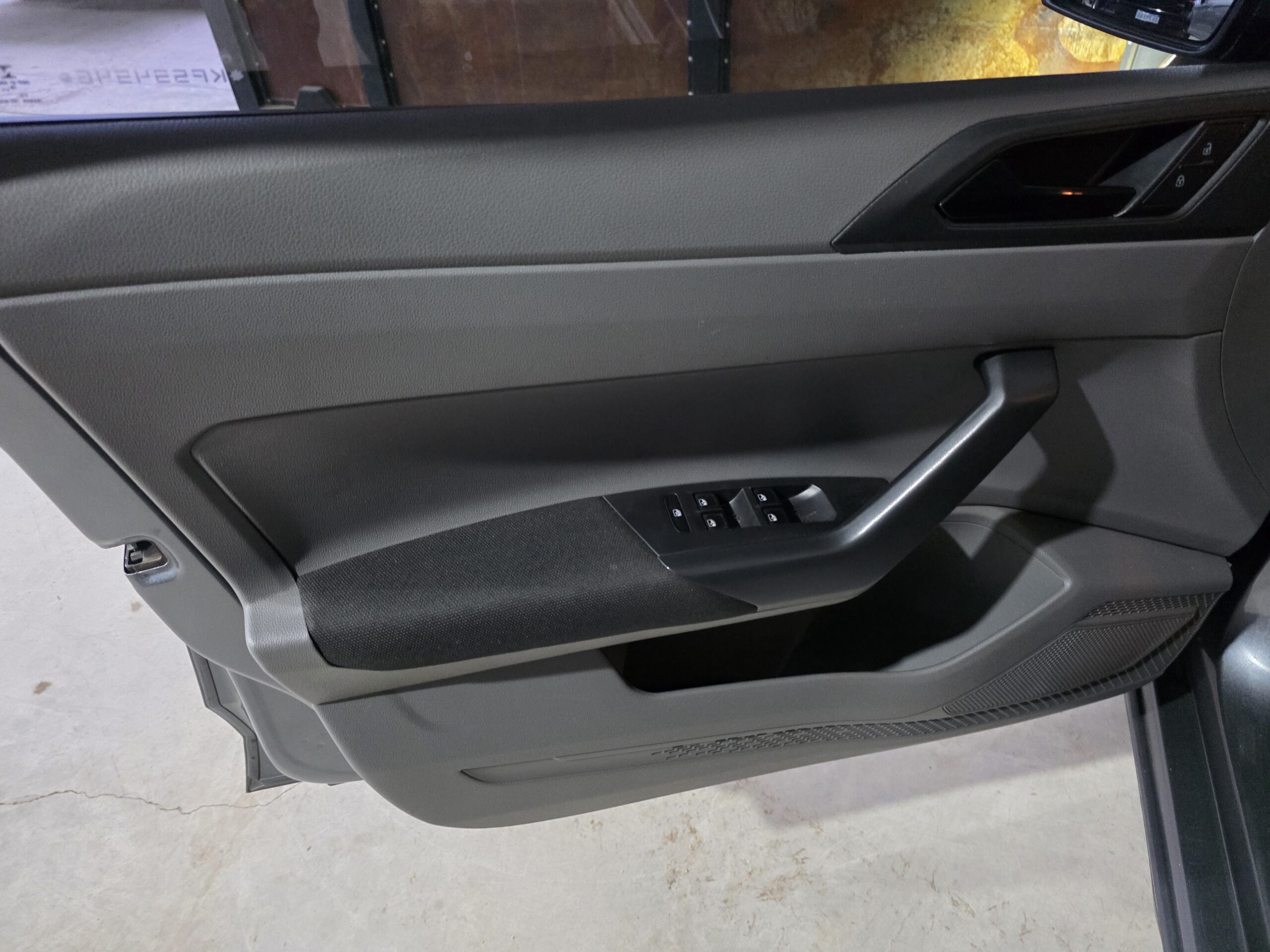 
								Volkswagen Polo full									