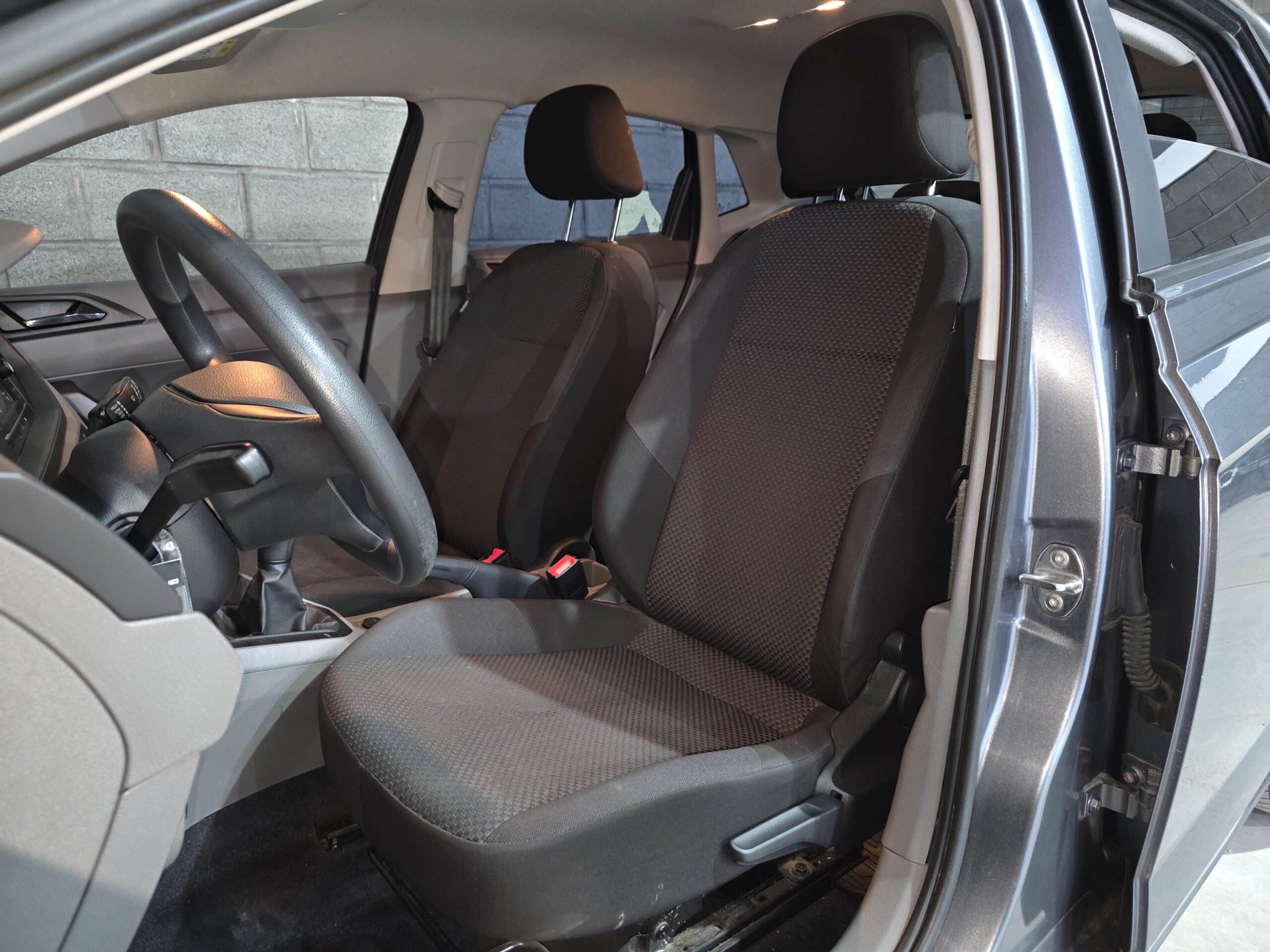 
								Volkswagen Polo full									