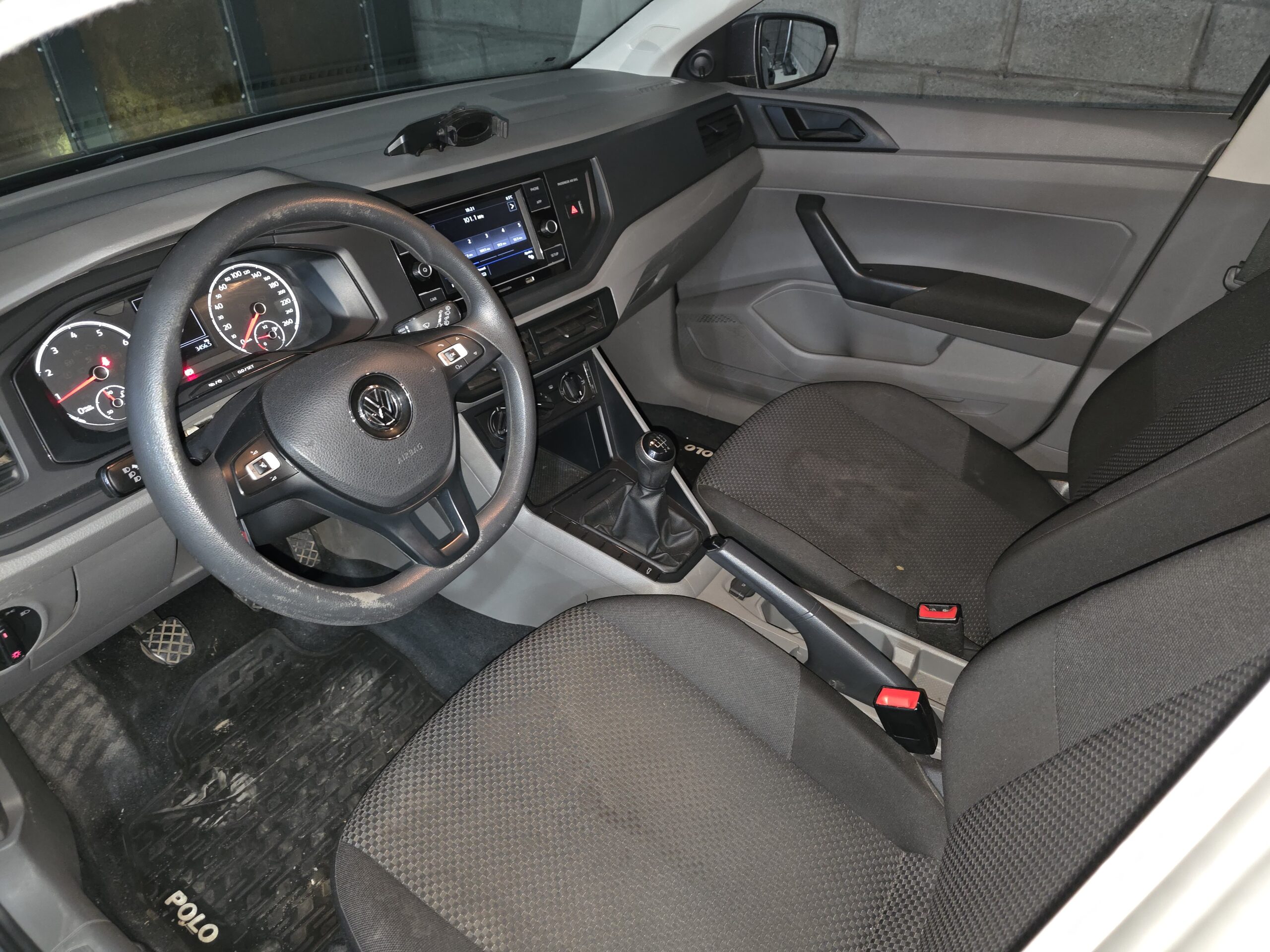 
								Volkswagen Polo full									