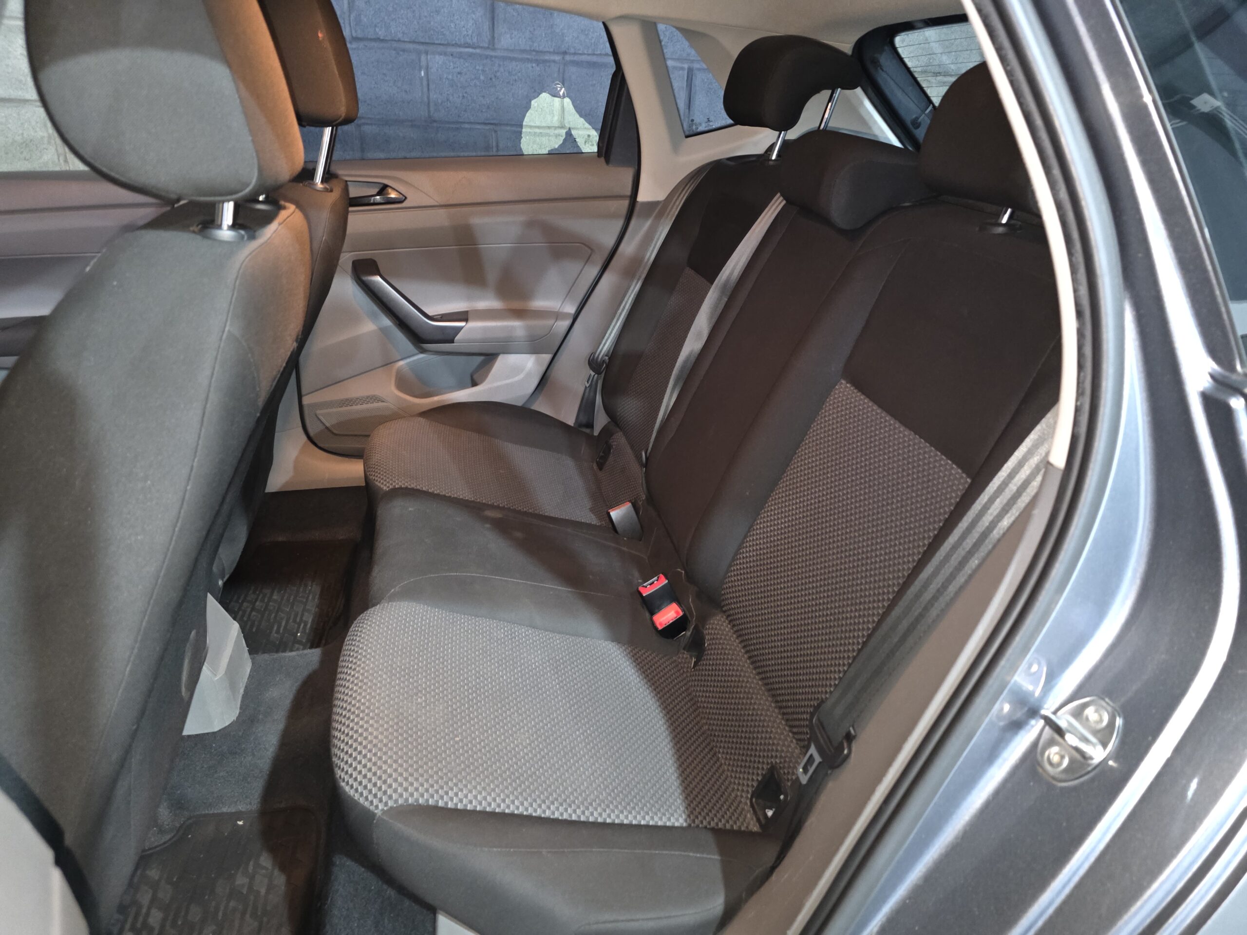 
								Volkswagen Polo full									