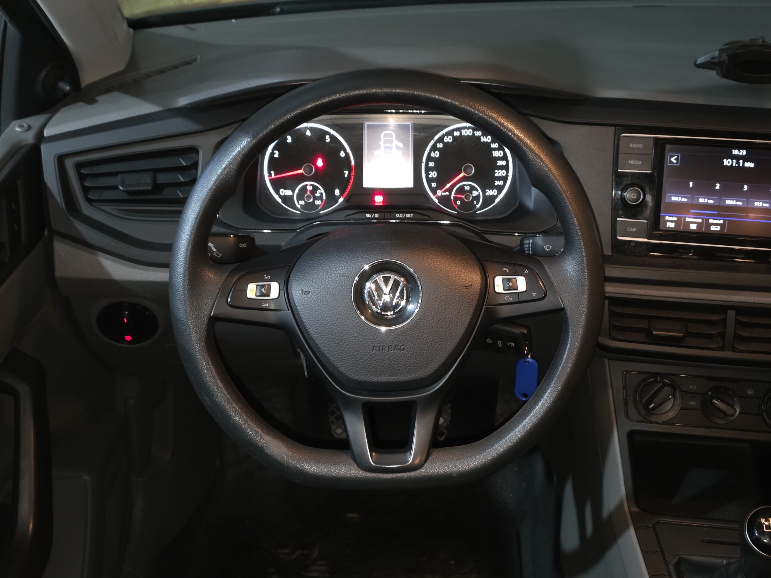 
								Volkswagen Polo full									