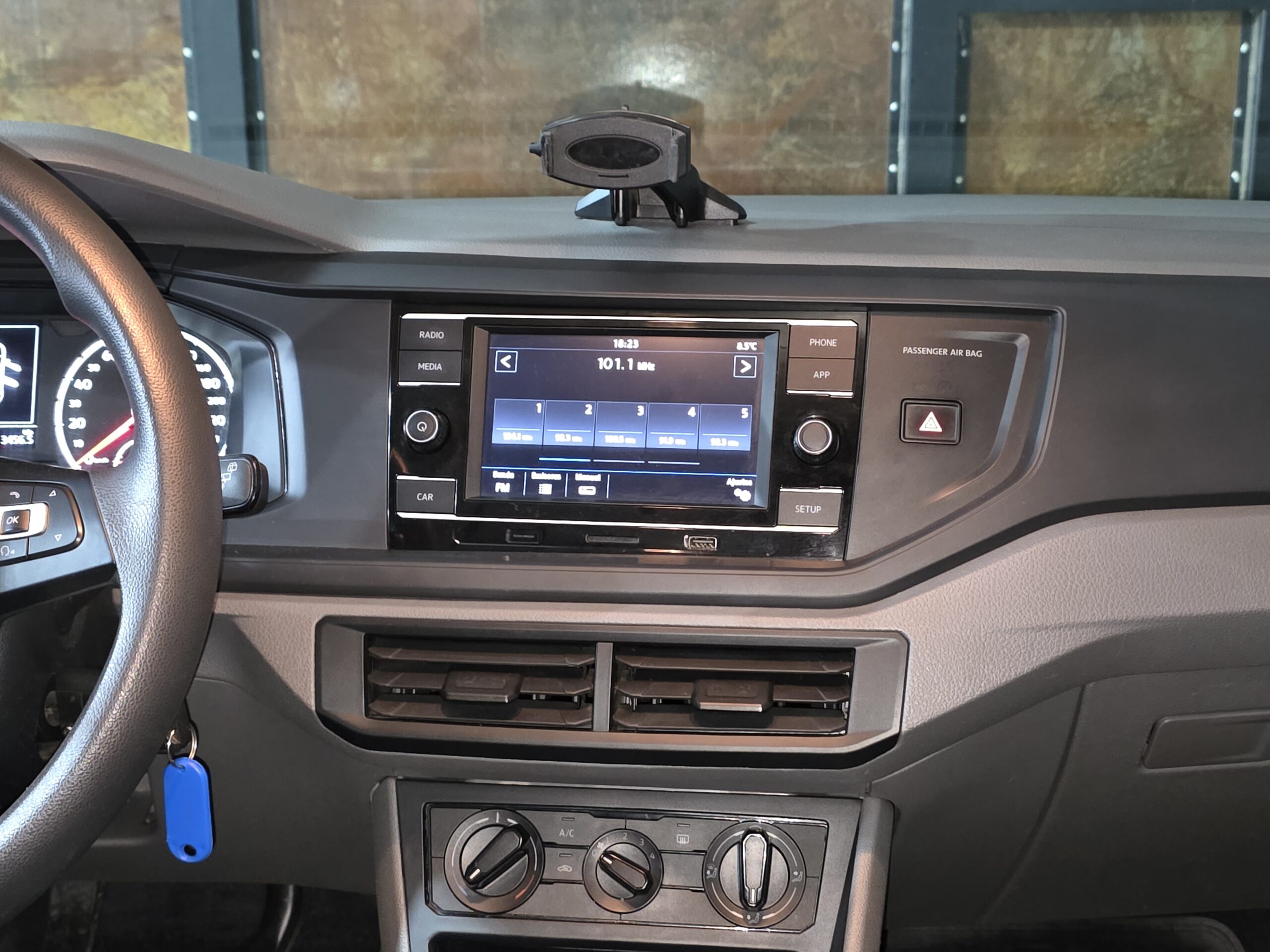 
								Volkswagen Polo full									