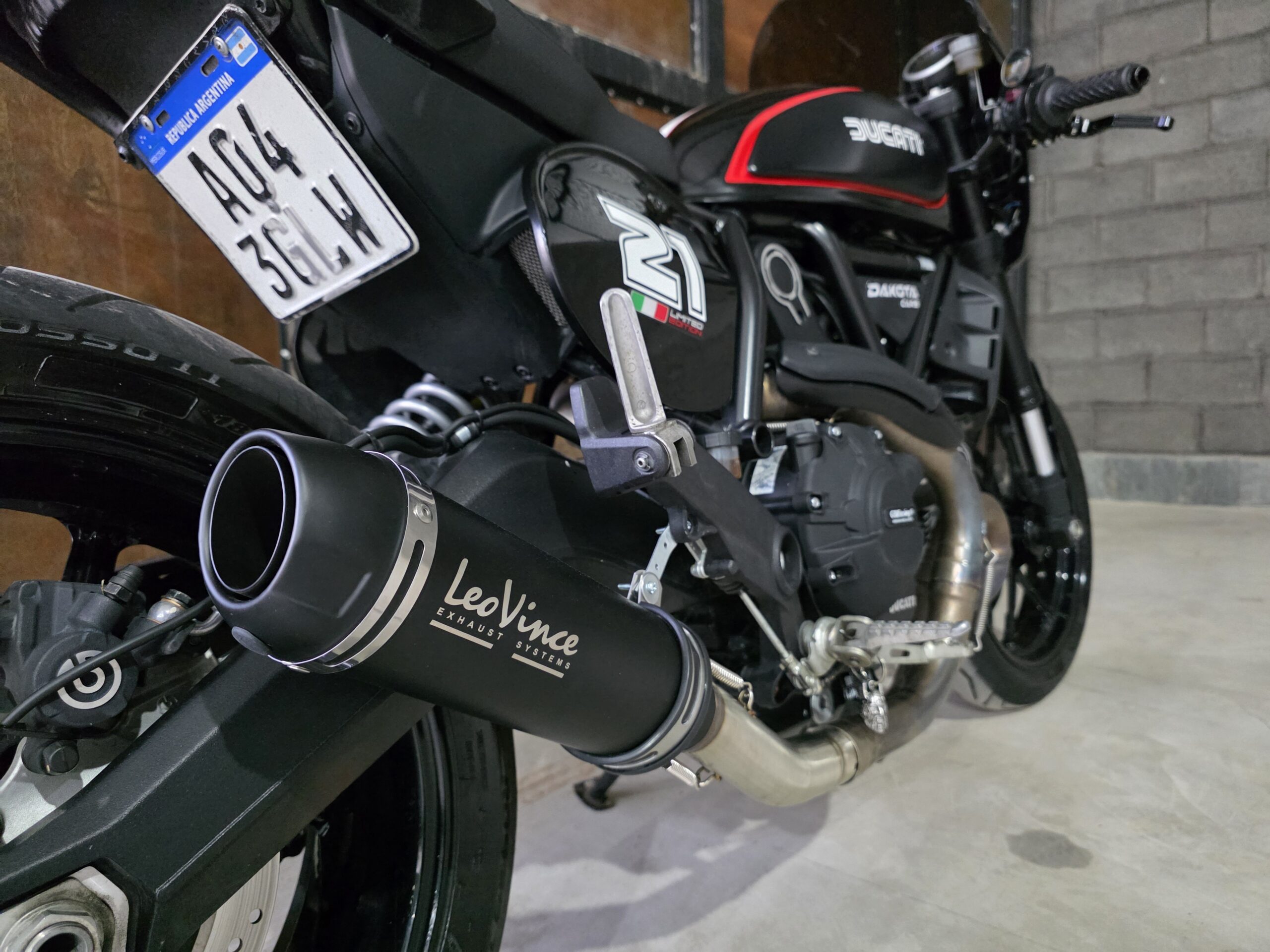 
								Ducati 800 Scrambler full									