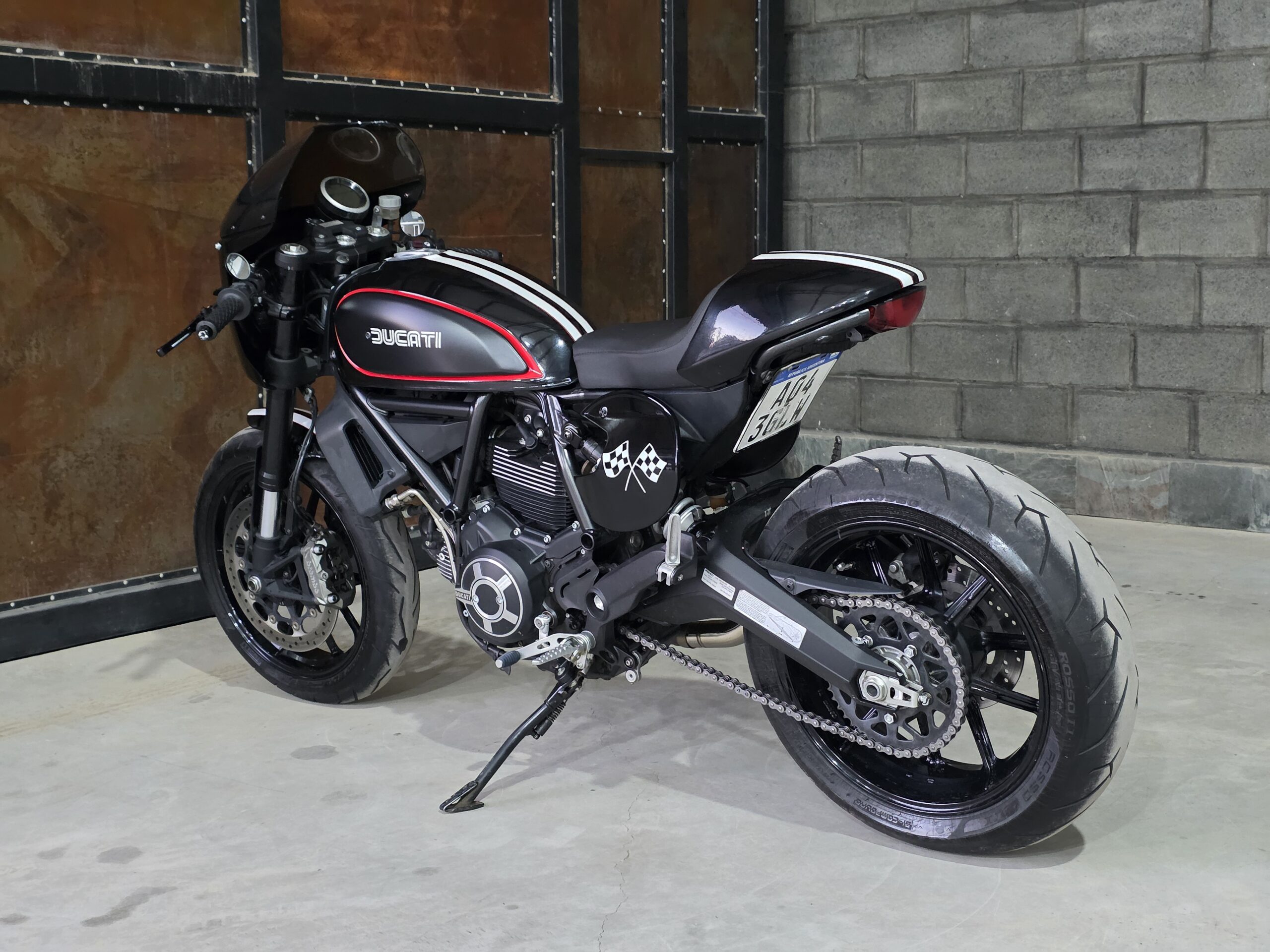 
								Ducati 800 Scrambler full									