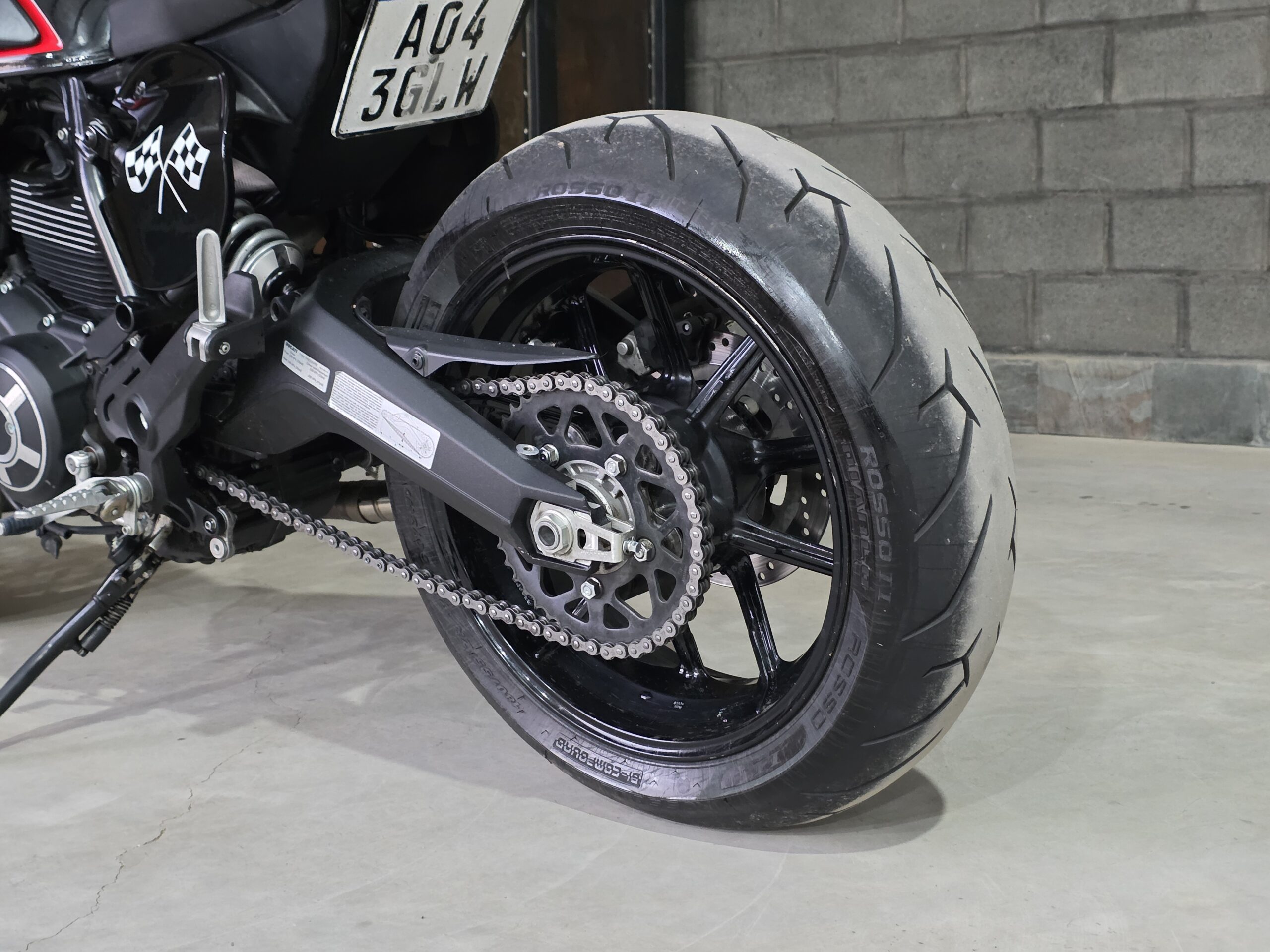 
								Ducati 800 Scrambler full									